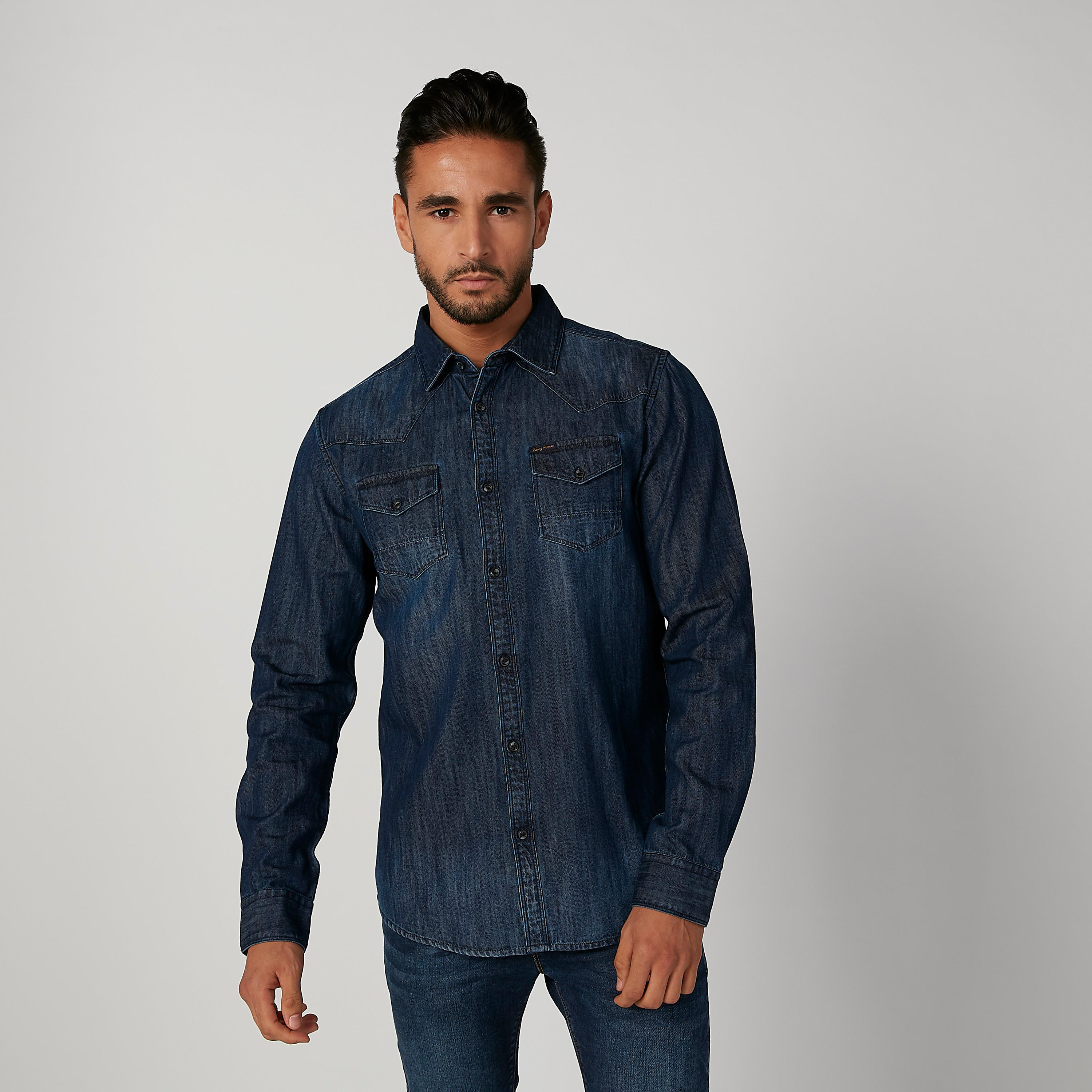قميص جينز بأكمام طويلة وجيوب بطيّة من بيينج هيومان-men-clothing-shirts-image-1