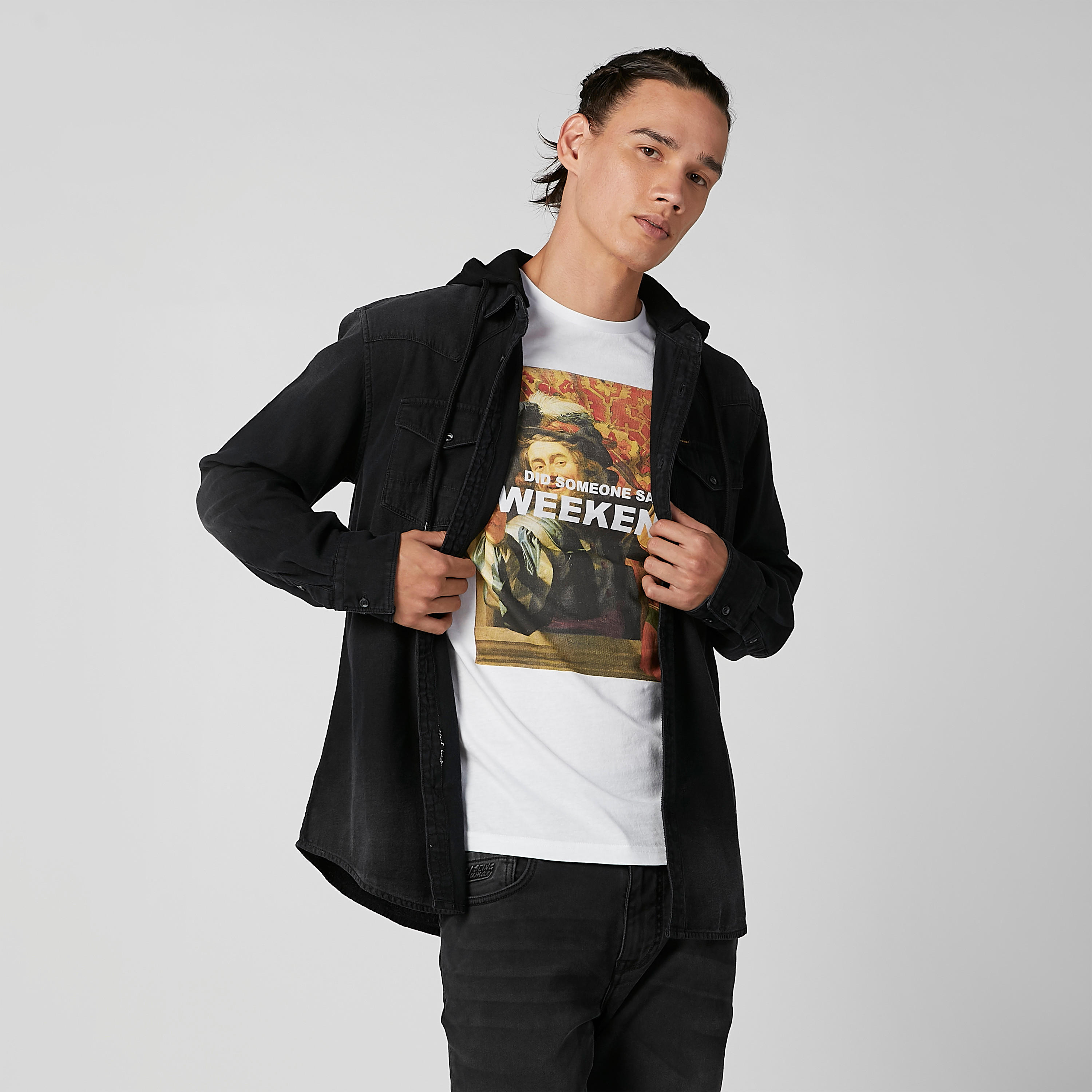 قميص سادة بقبّعة وأكمام طويلة من بيينج هيومان-men-clothing-shirts-image-1