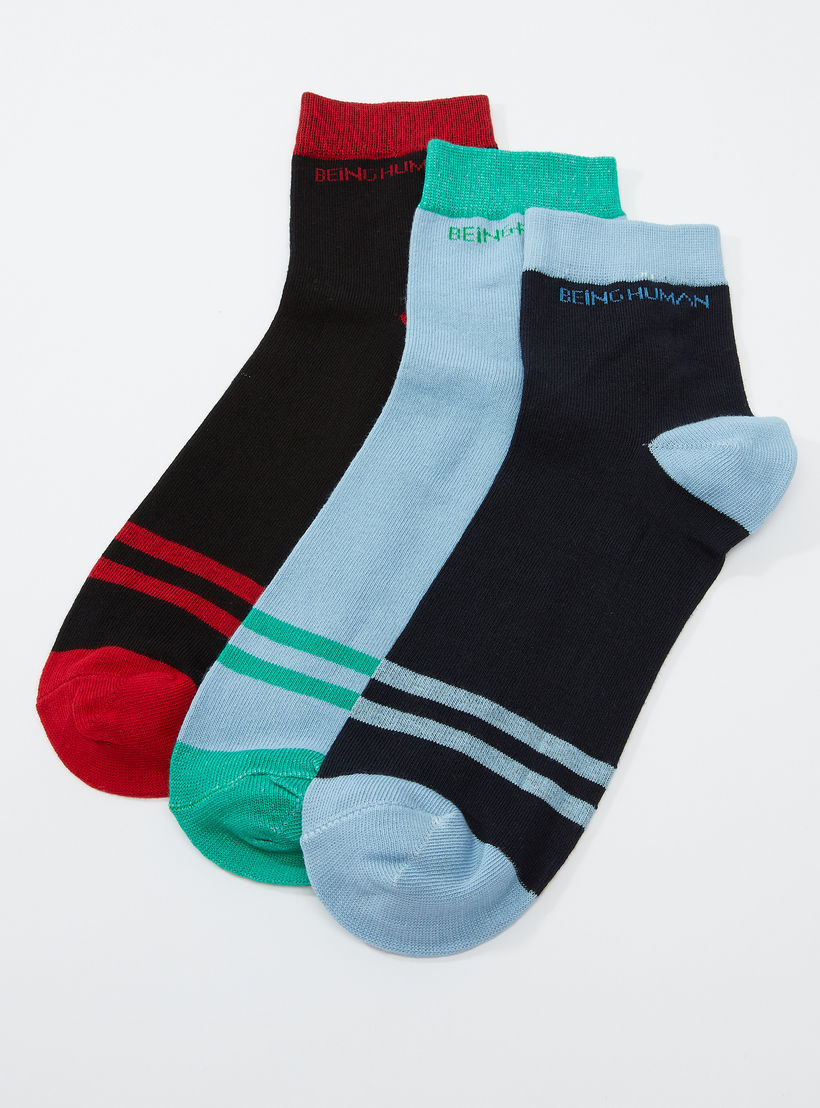 جوارب مقلّمة بطول الكاحل بحوّاف مضلّعة من بيينج هيومان - طقم من 3 أزواج-men-socks-image-1