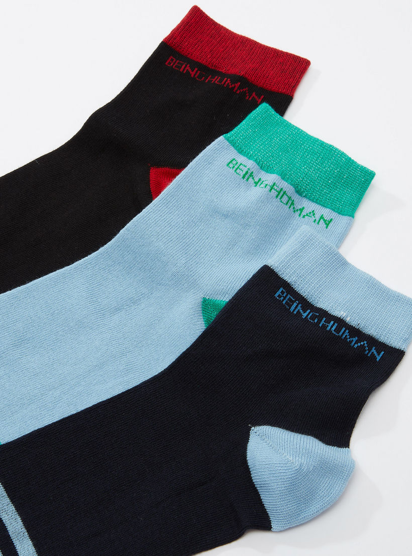 جوارب مقلّمة بطول الكاحل بحوّاف مضلّعة من بيينج هيومان - طقم من 3 أزواج-men-socks-image-2