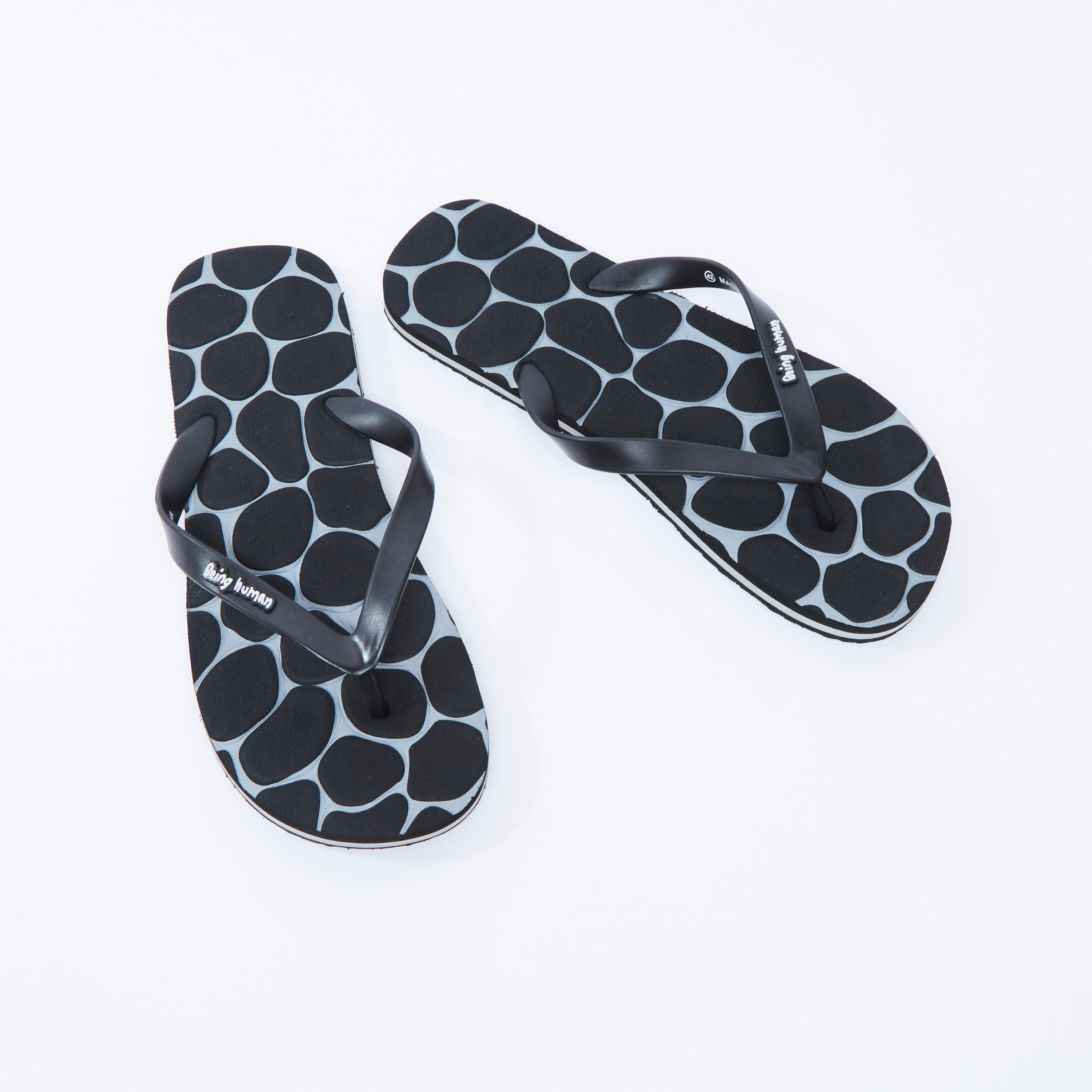 شبشب فليب فلوب بأحزمة بارزة الملمس وطبعات بيينج هيومان-men-shoes-flipflopsandslides-image-1