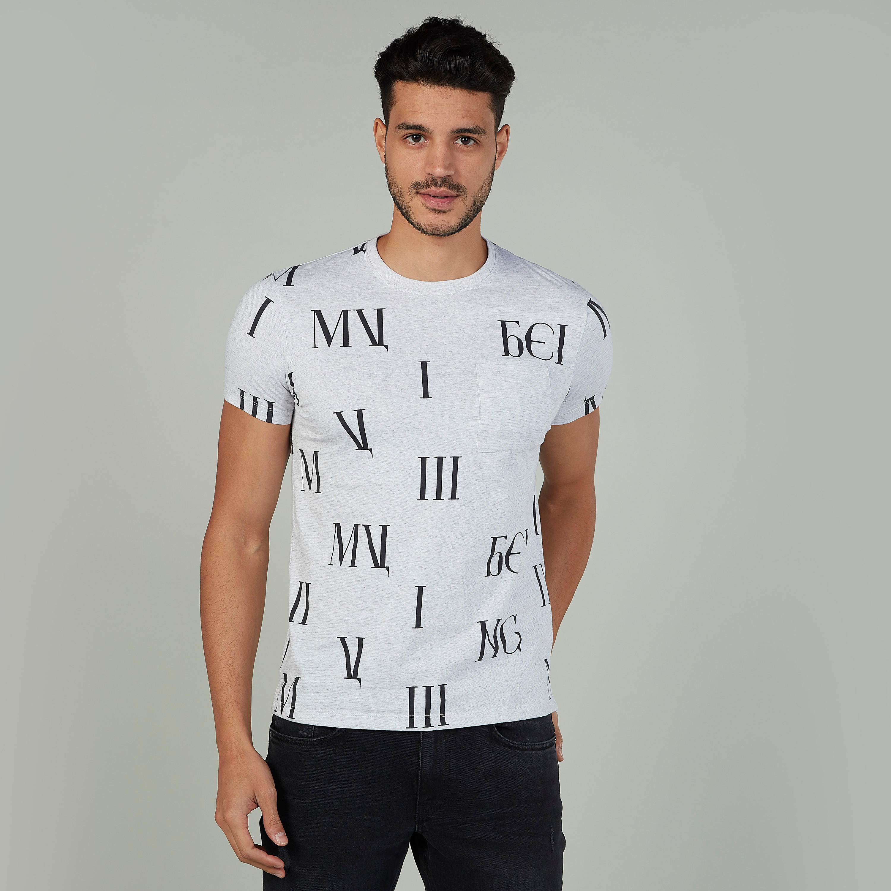 تيشيرت بياقة ضيّقة وأكمام قصيرة وطبعات بيينج هيومان-men-clothing-tshirtsandpolos-tshirts-image-1