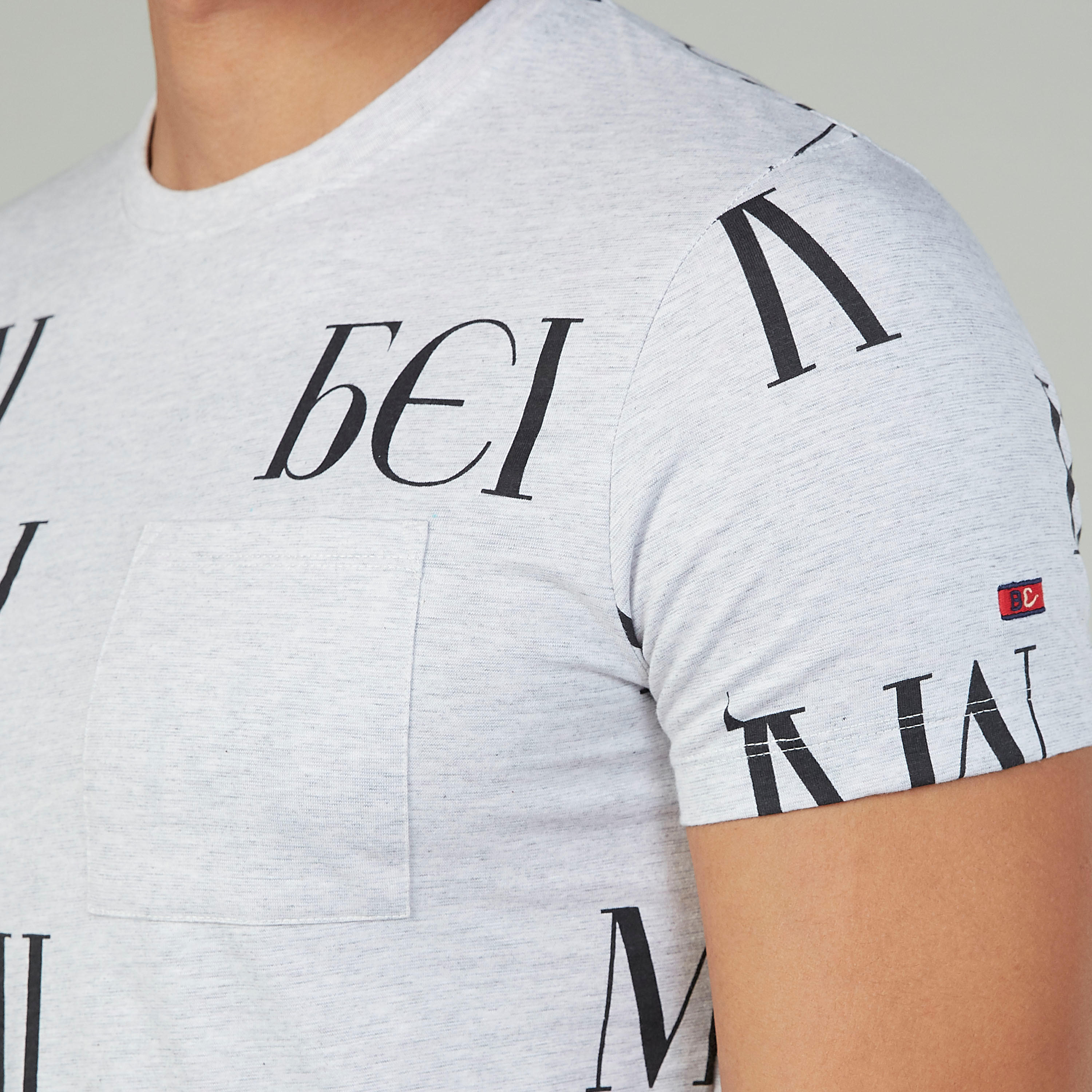 تيشيرت بياقة ضيّقة وأكمام قصيرة وطبعات بيينج هيومان-men-clothing-tshirtsandpolos-tshirts-image-3