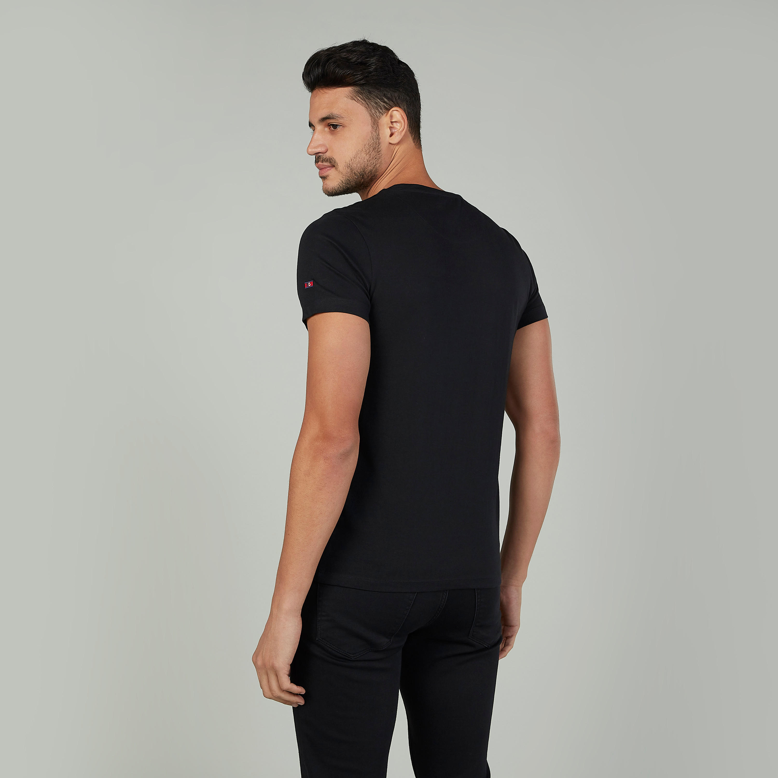 تيشيرت بياقة ضيّقة وأكمام قصيرة وطبعات بيينج هيومان-men-clothing-tshirtsandpolos-tshirts-image-4