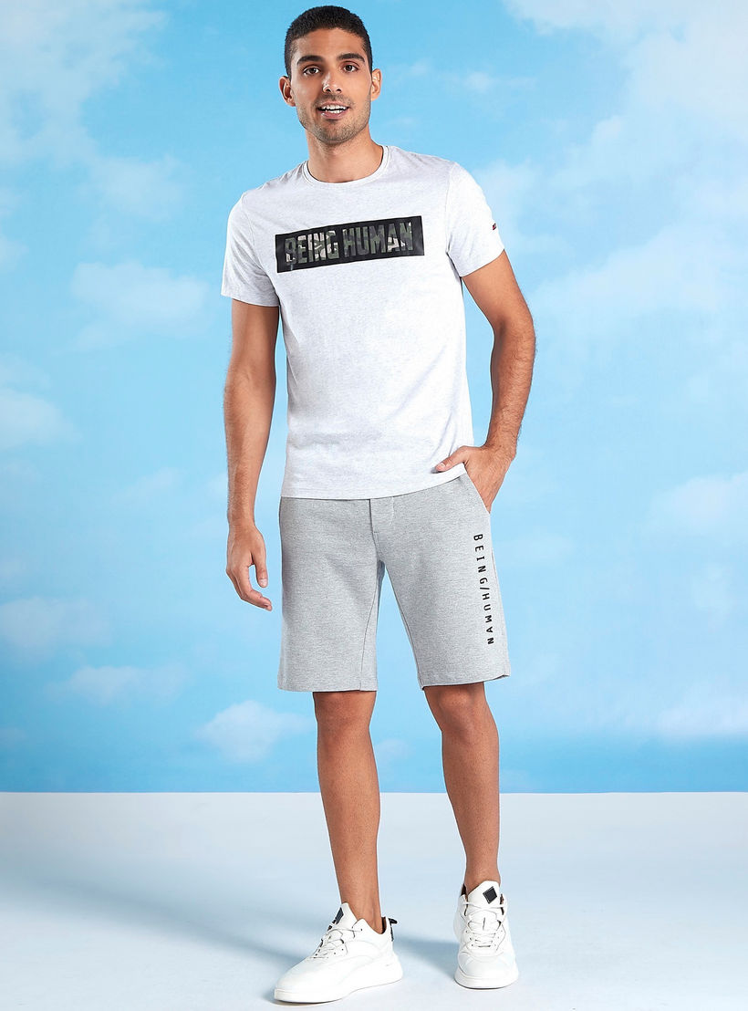 تيشيرت بياقة ضيّقة وأكمام قصيرة وطبعات بيينج هيومان-men-clothing-tshirtsandpolos-tshirts-image-3