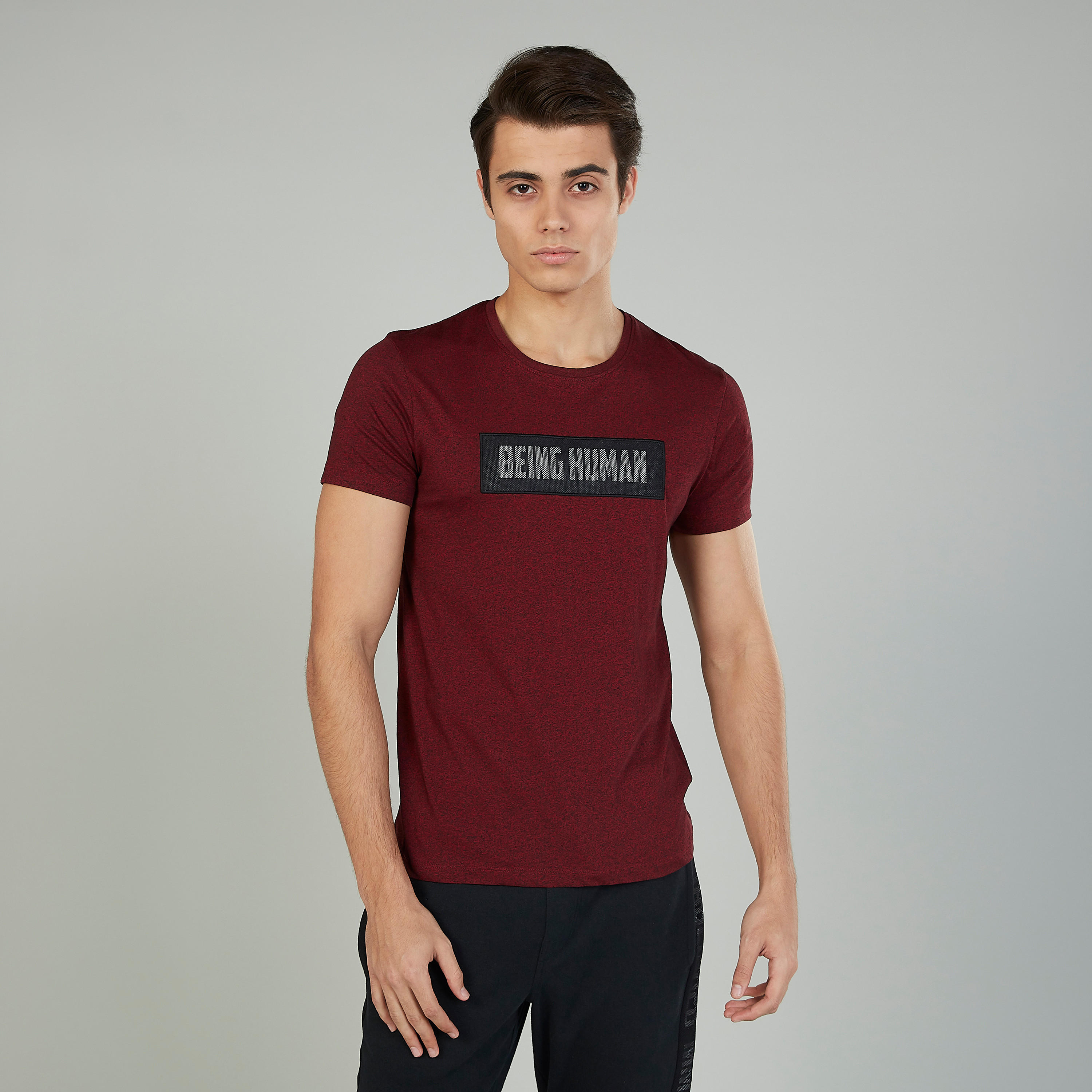 تيشيرت بياقة ضيّقة وأكمام قصيرة وطبعات بيينج هيومان-men-clothing-tshirtsandpolos-tshirts-image-1