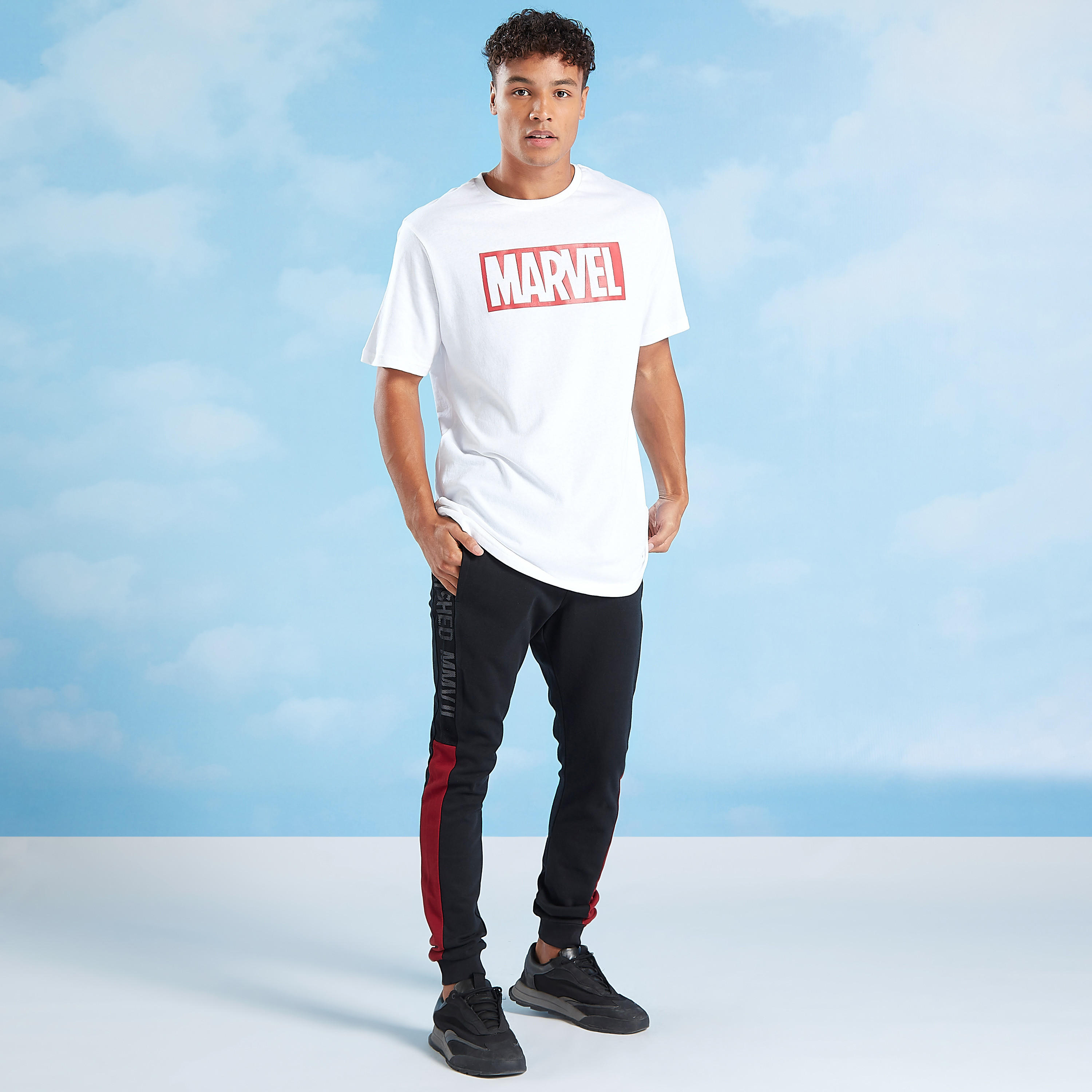 بنطلون رياضي بخصر متوسط الارتفاع وجيوب وطبعات بيينج هيومان-men-clothing-bottoms-joggers-image-2