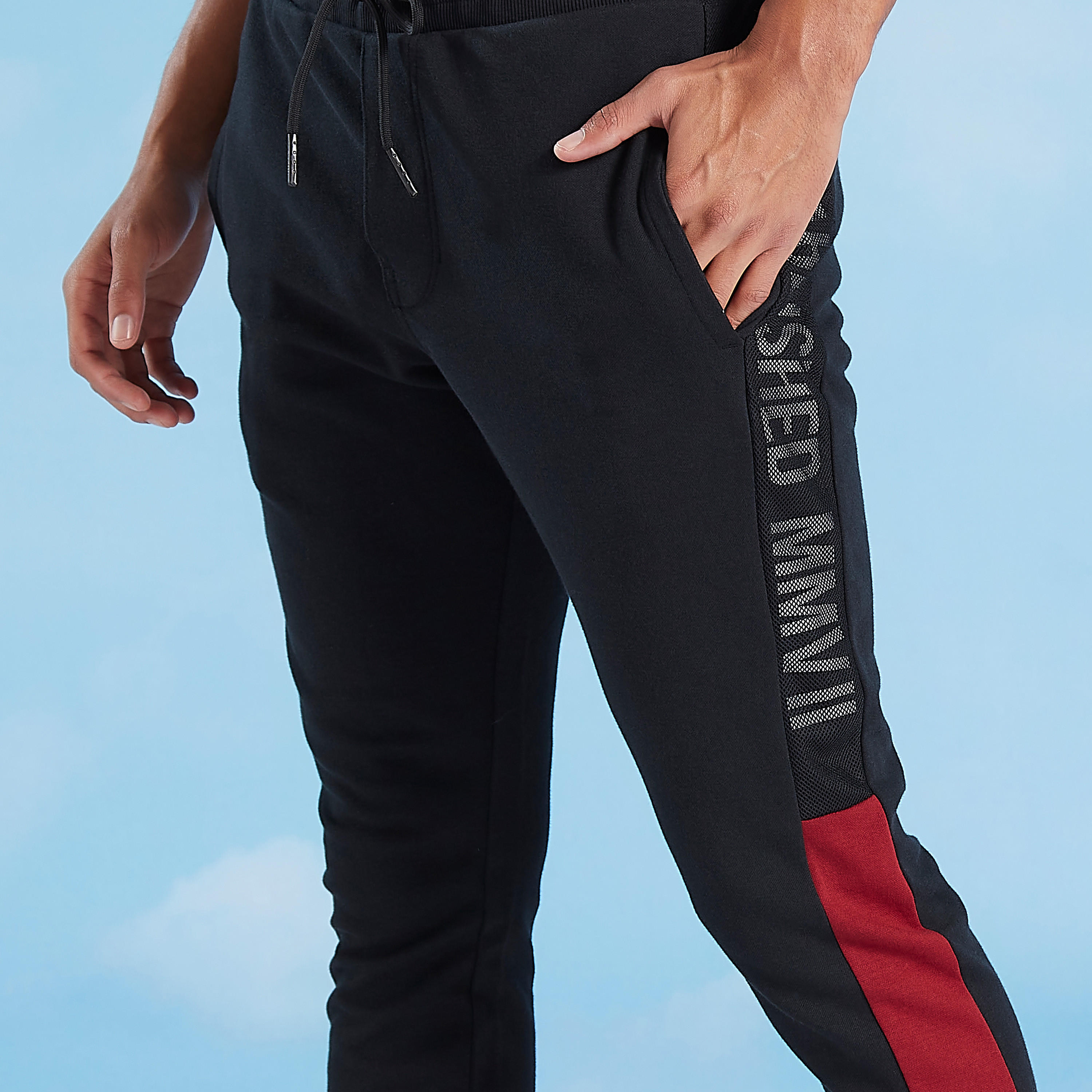 بنطلون رياضي بخصر متوسط الارتفاع وجيوب وطبعات بيينج هيومان-men-clothing-bottoms-joggers-image-3