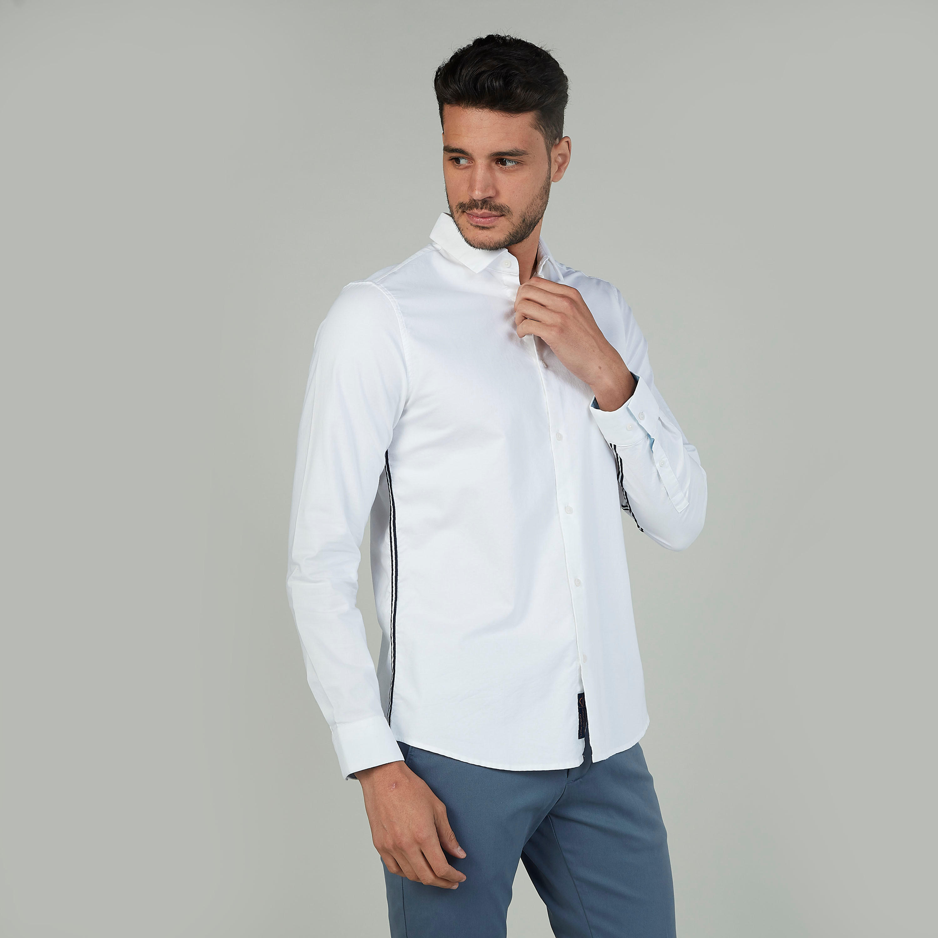 قميص سادة بقصة سليم بياقة عاديّة وأكمام طويلة من لي كوبر-men-clothing-shirts-image-4