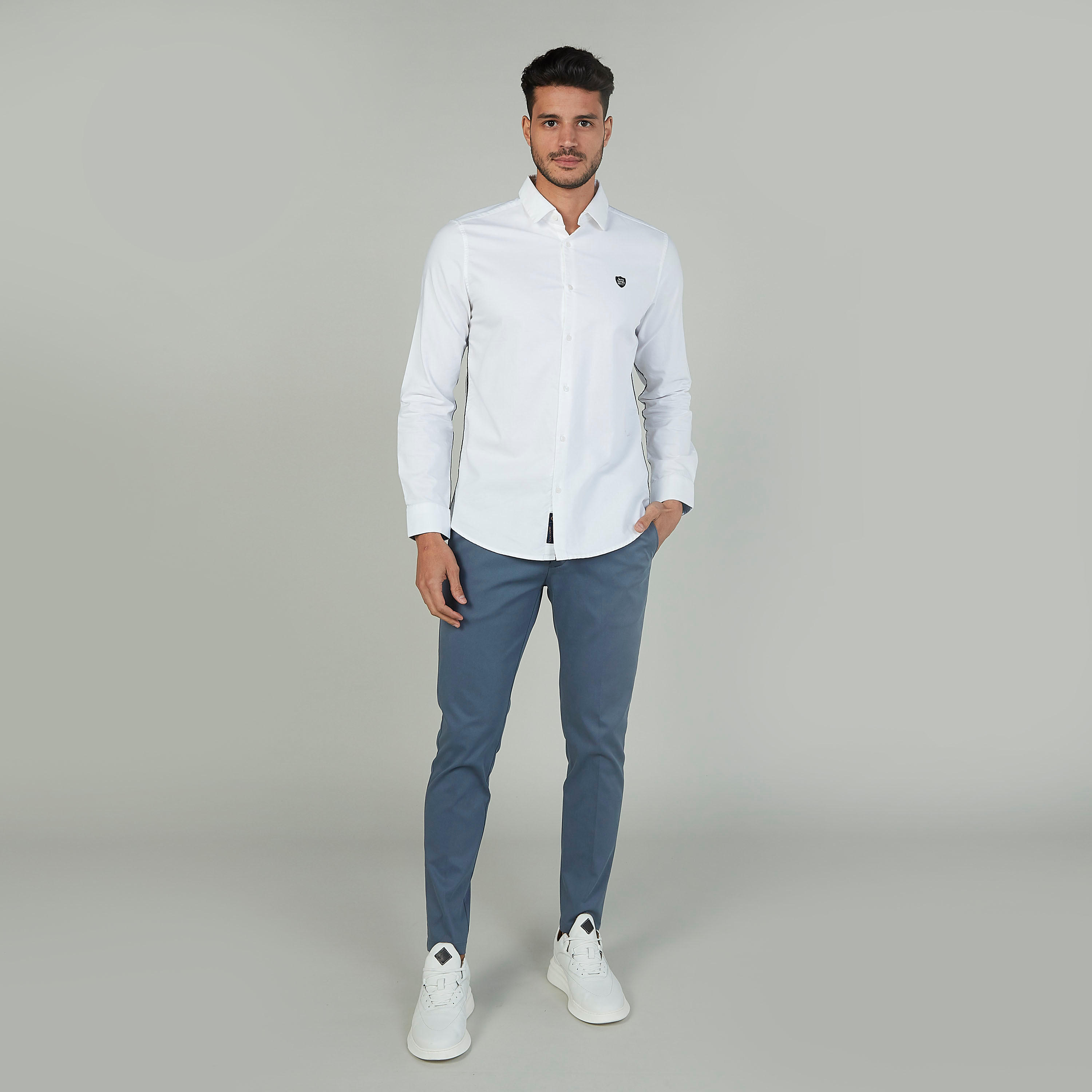قميص سادة بقصة سليم بياقة عاديّة وأكمام طويلة من لي كوبر-men-clothing-shirts-image-3