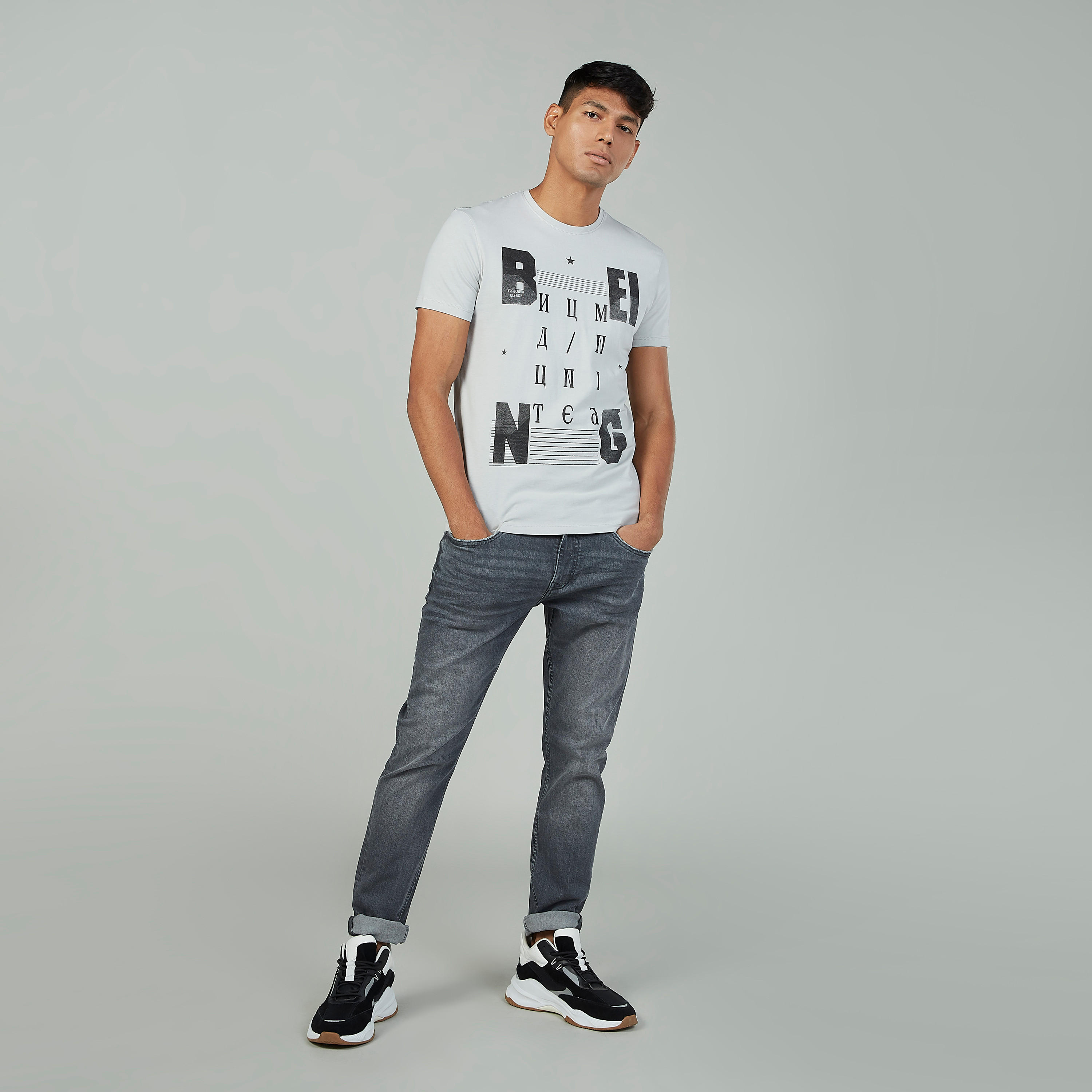 تيشيرت بياقة مستديرة وأكمام قصيرة وطبعات بيينج هيومان-men-clothing-tshirtsandpolos-tshirts-image-2