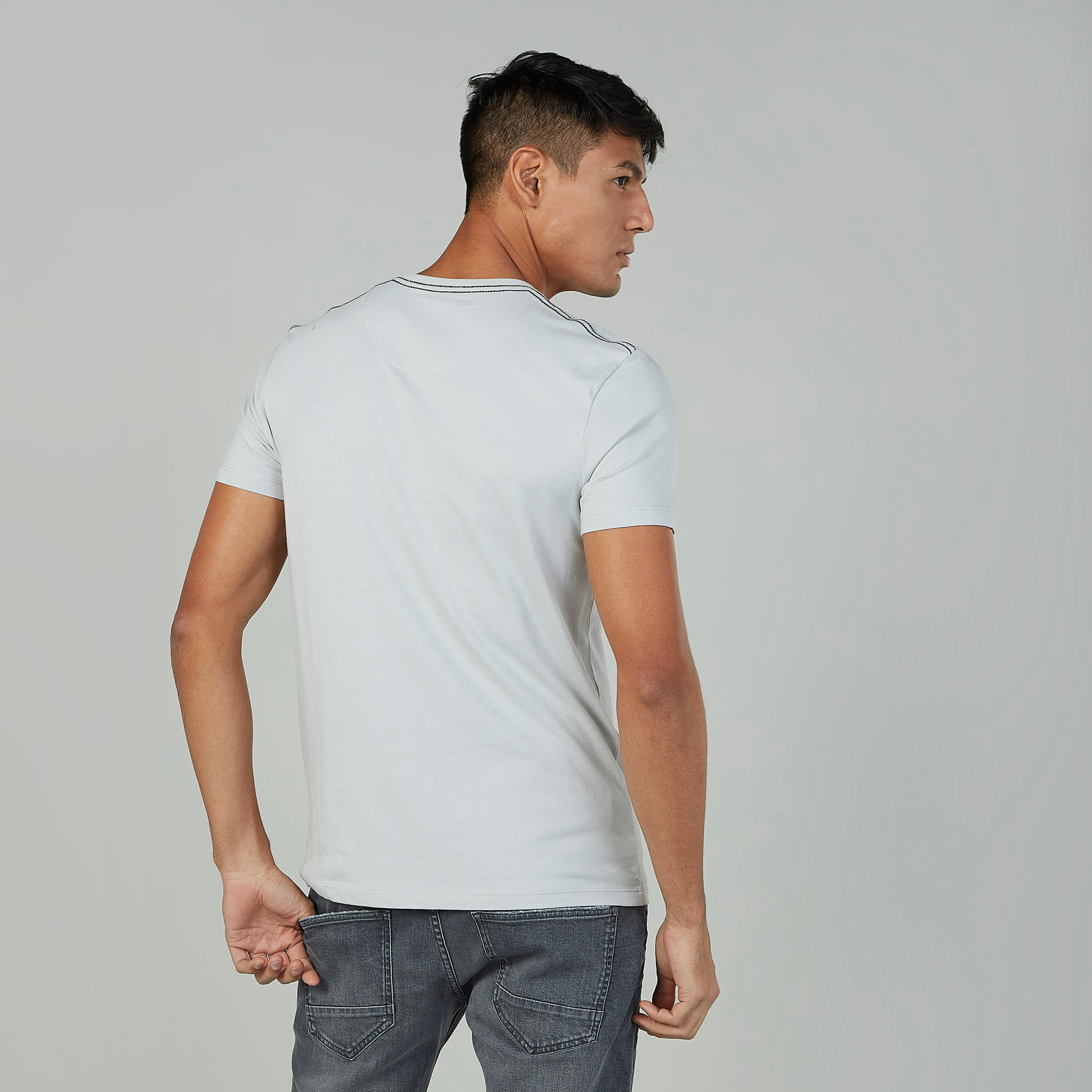 تيشيرت بياقة مستديرة وأكمام قصيرة وطبعات بيينج هيومان-men-clothing-tshirtsandpolos-tshirts-image-4