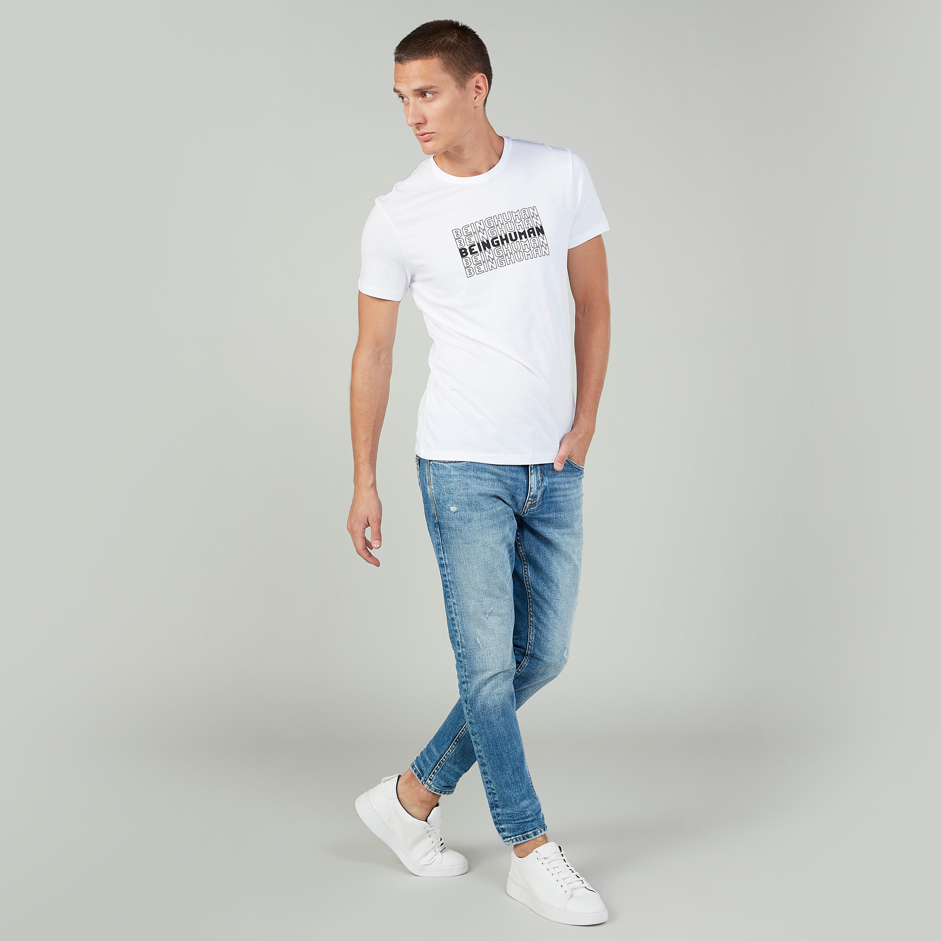 تيشيرت بياقة ضيّقة وأكمام قصيرة وطبعات بيينج هيومان-men-clothing-tshirtsandpolos-tshirts-image-2