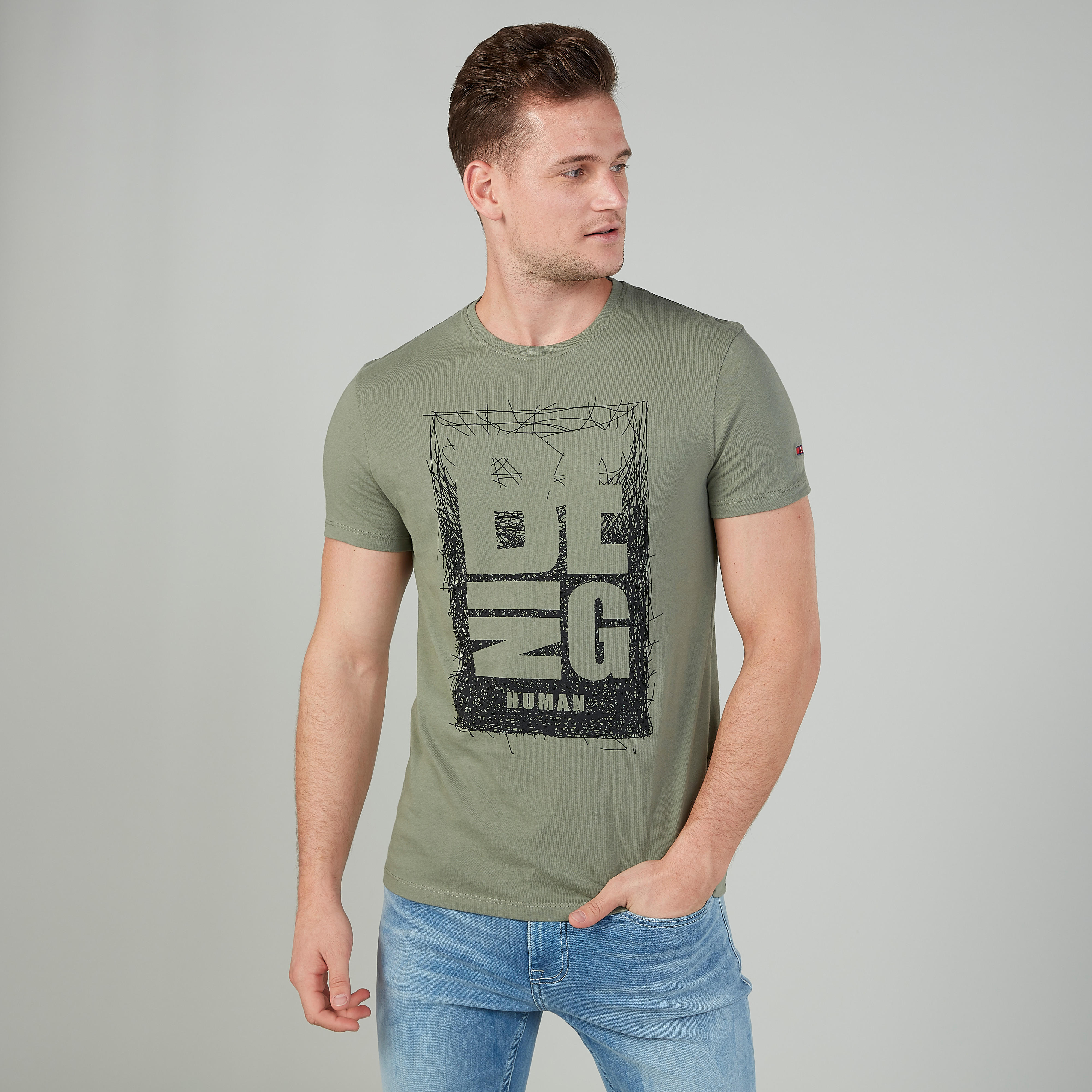 تيشيرت بياقة مستديرة وأكمام قصيرة وطبعات بيينج هيومان-men-clothing-tshirtsandpolos-tshirts-image-1