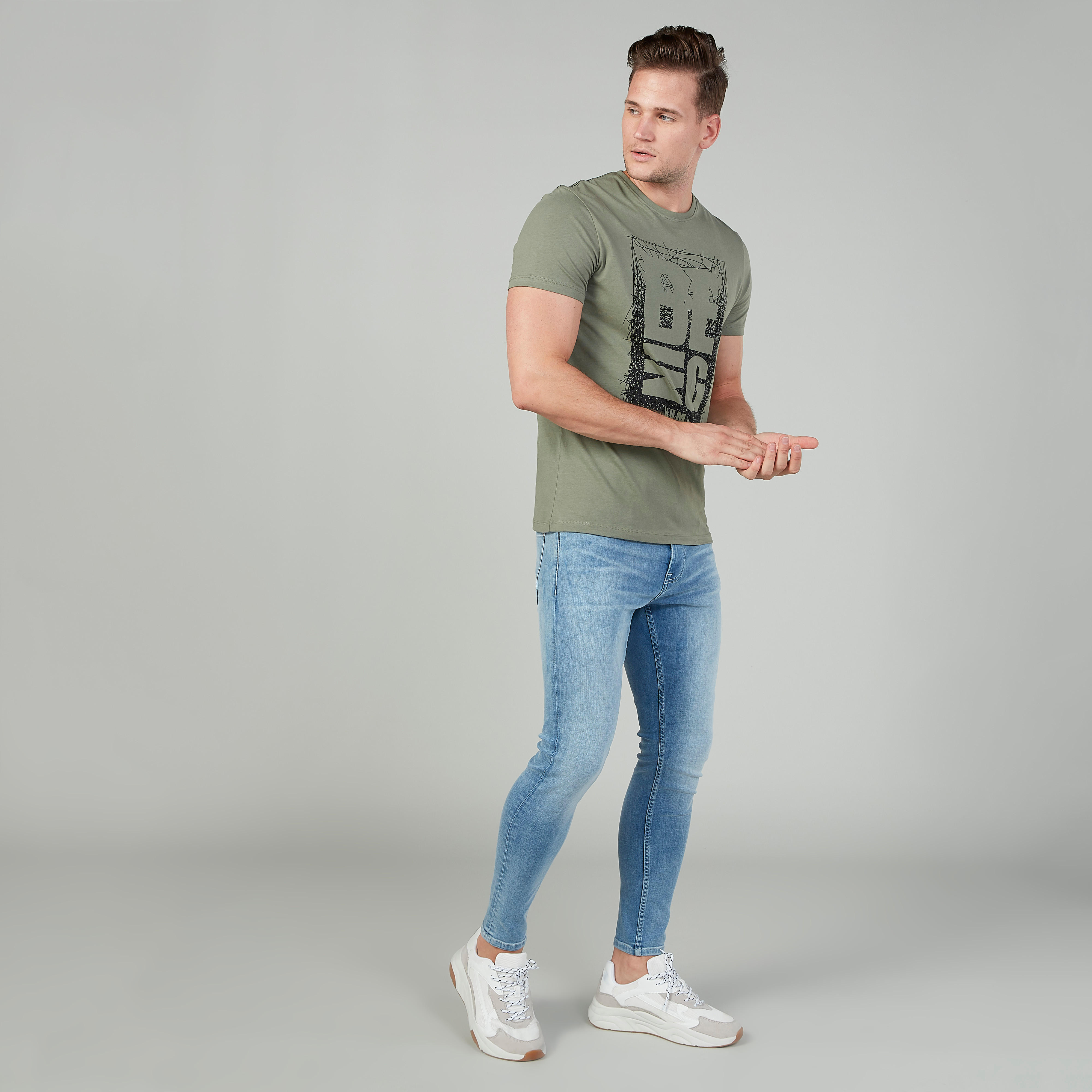 تيشيرت بياقة مستديرة وأكمام قصيرة وطبعات بيينج هيومان-men-clothing-tshirtsandpolos-tshirts-image-2
