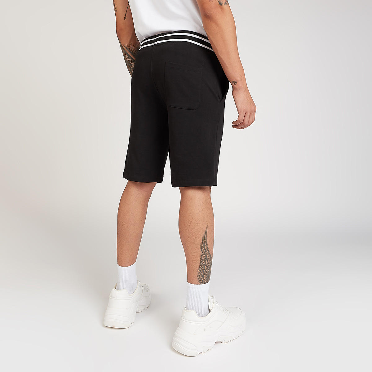 شورت بارز الملمس بخصر مطّاطي متوسط بيينج هيومان-men-clothing-bottoms-shorts-image-4