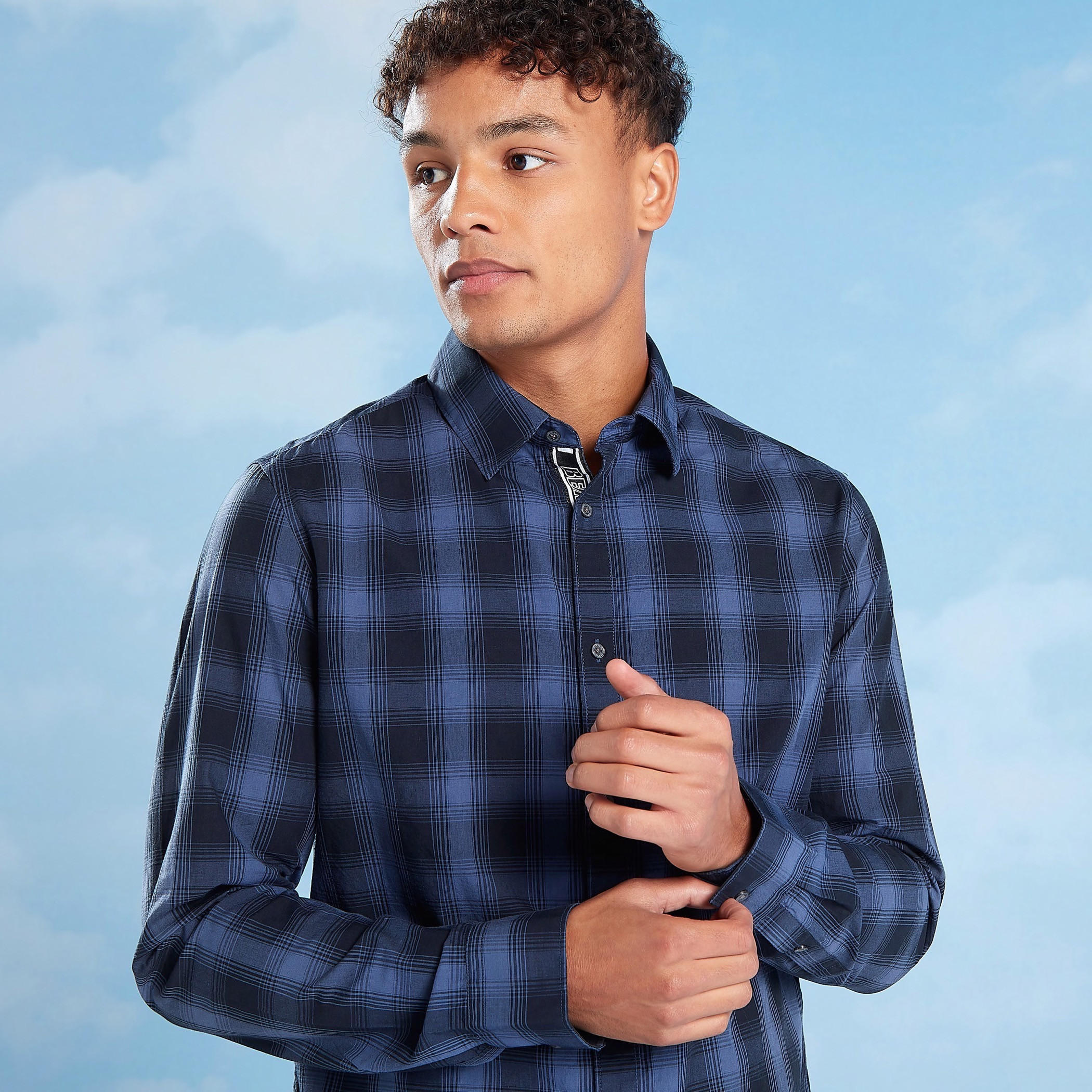 قميص سليم كاروهات بأكمام طويلة من بيينج هيومان-men-clothing-shirts-image-2