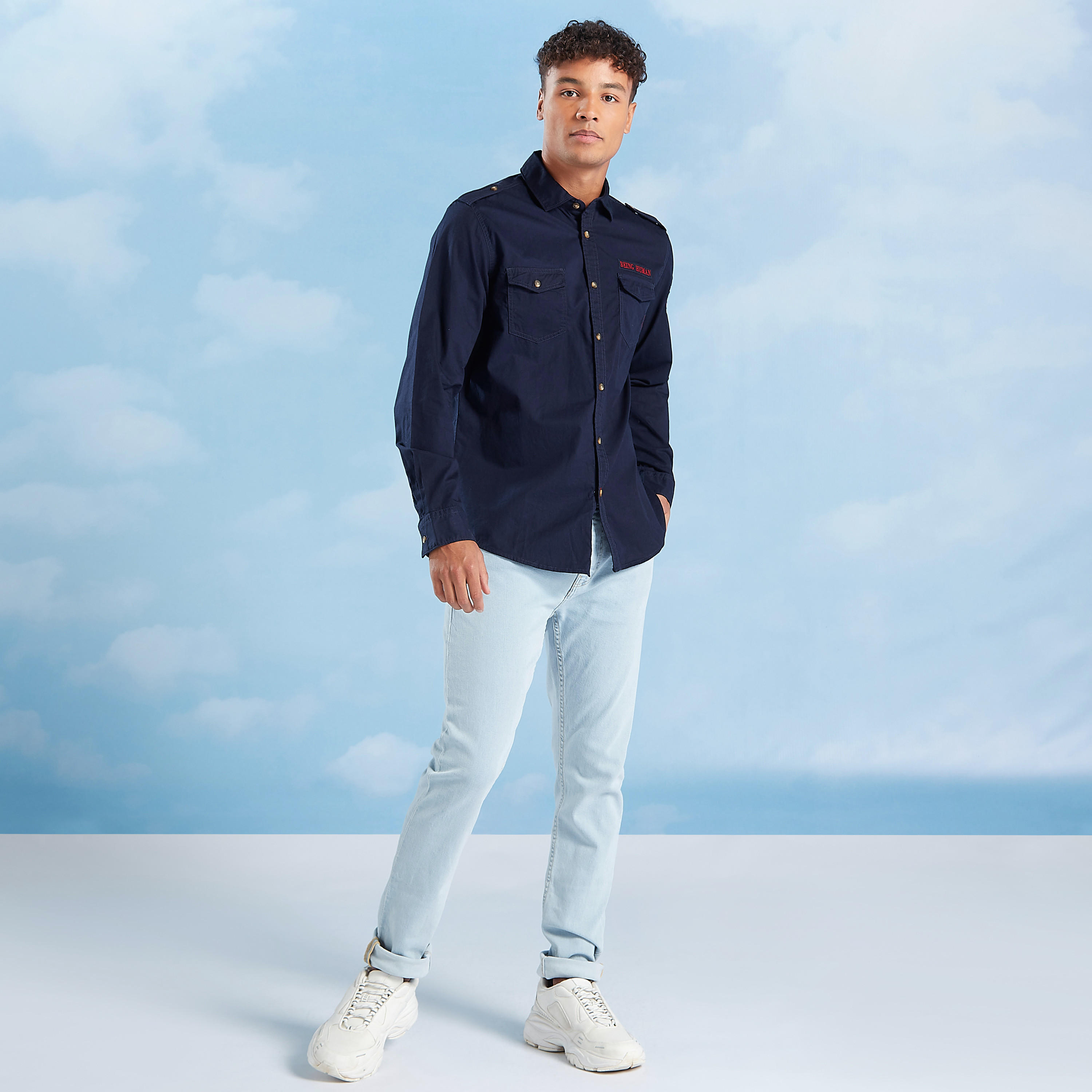 قميص بأكمام طويلة وجيوب بطيّة وطبعات من بيينج هيومان-men-clothing-shirts-image-2