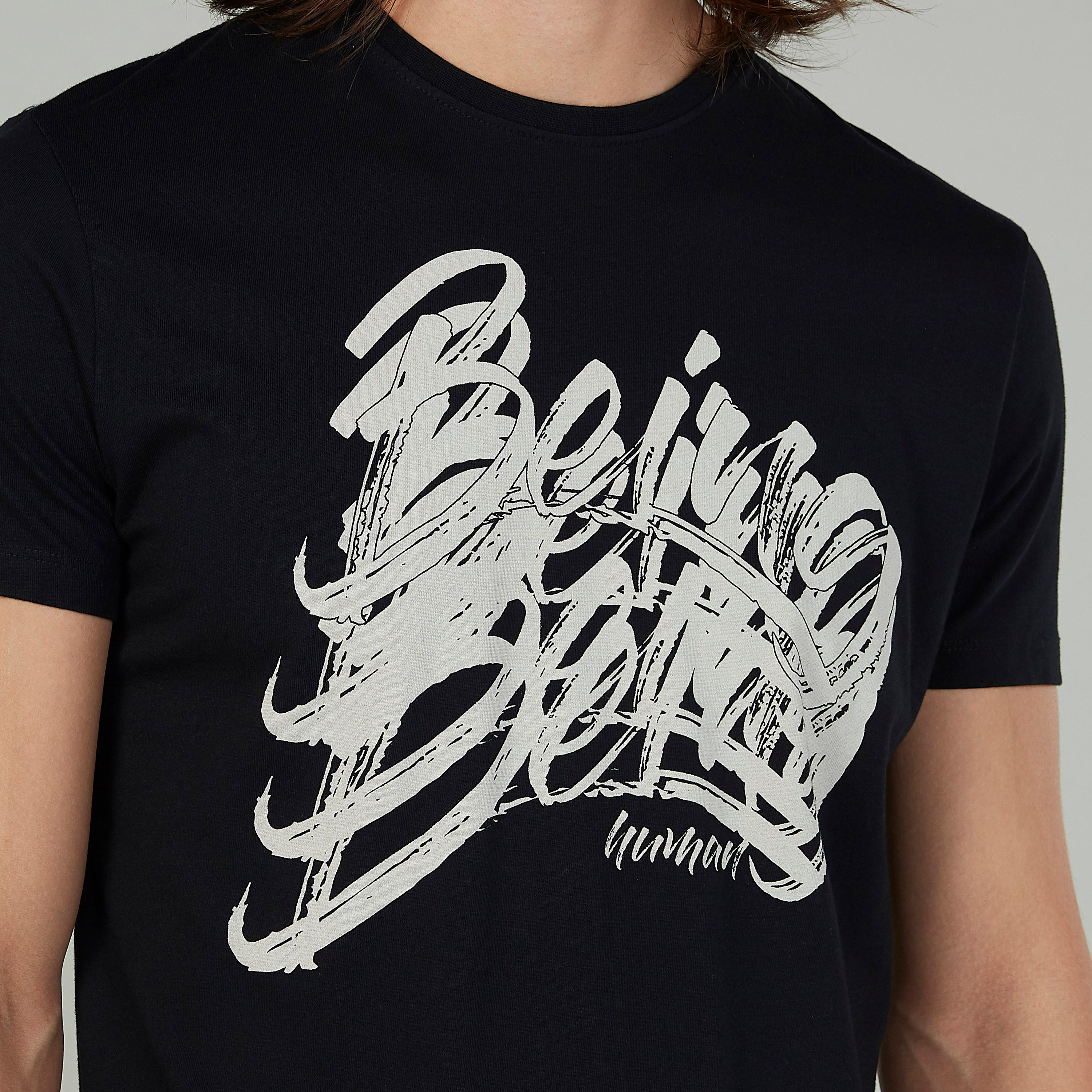 تيشيرت بياقة ضيّقة وأكمام قصيرة وطبعات بيينج هيومان-men-clothing-tshirtsandpolos-tshirts-image-3