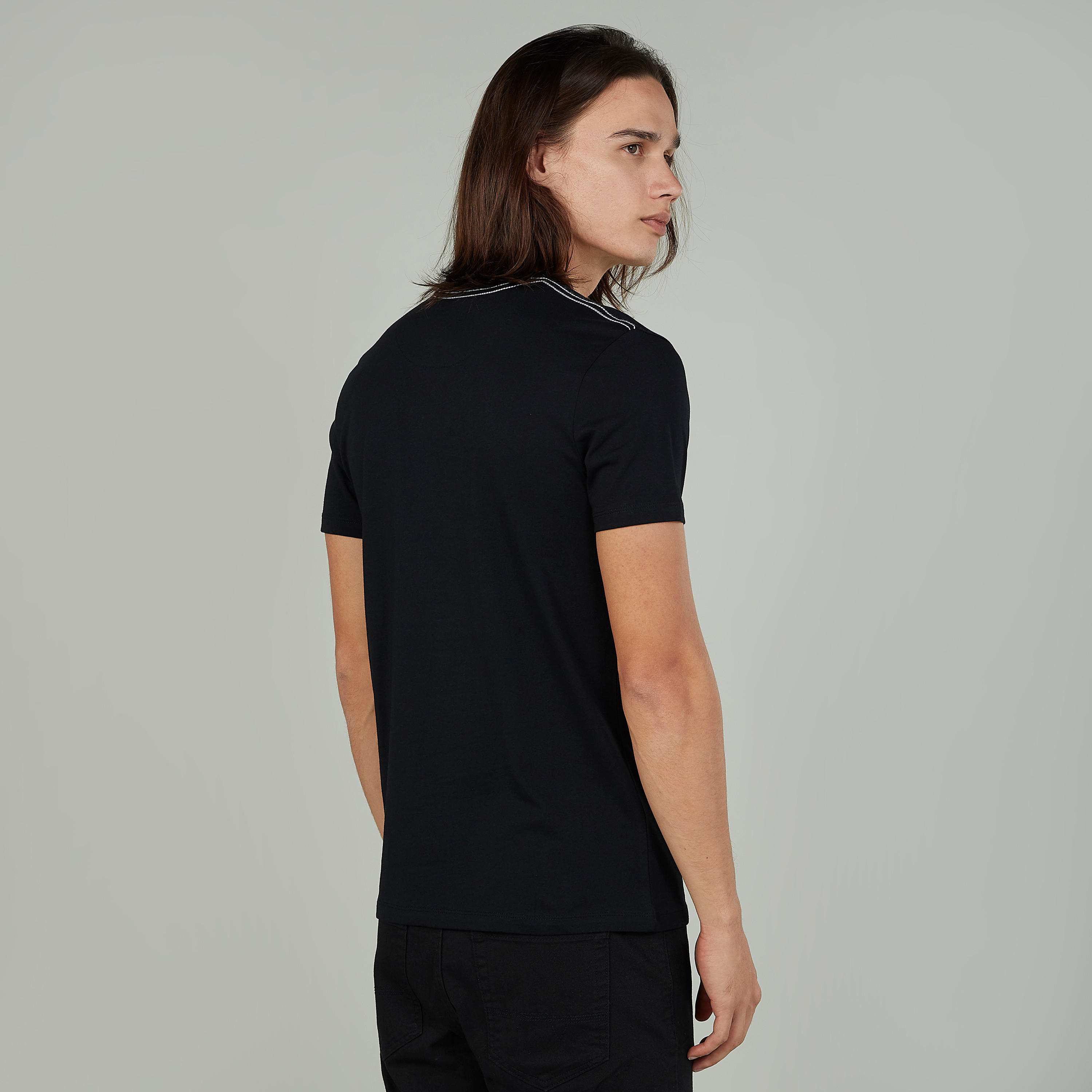 تيشيرت بياقة ضيّقة وأكمام قصيرة وطبعات بيينج هيومان-men-clothing-tshirtsandpolos-tshirts-image-4