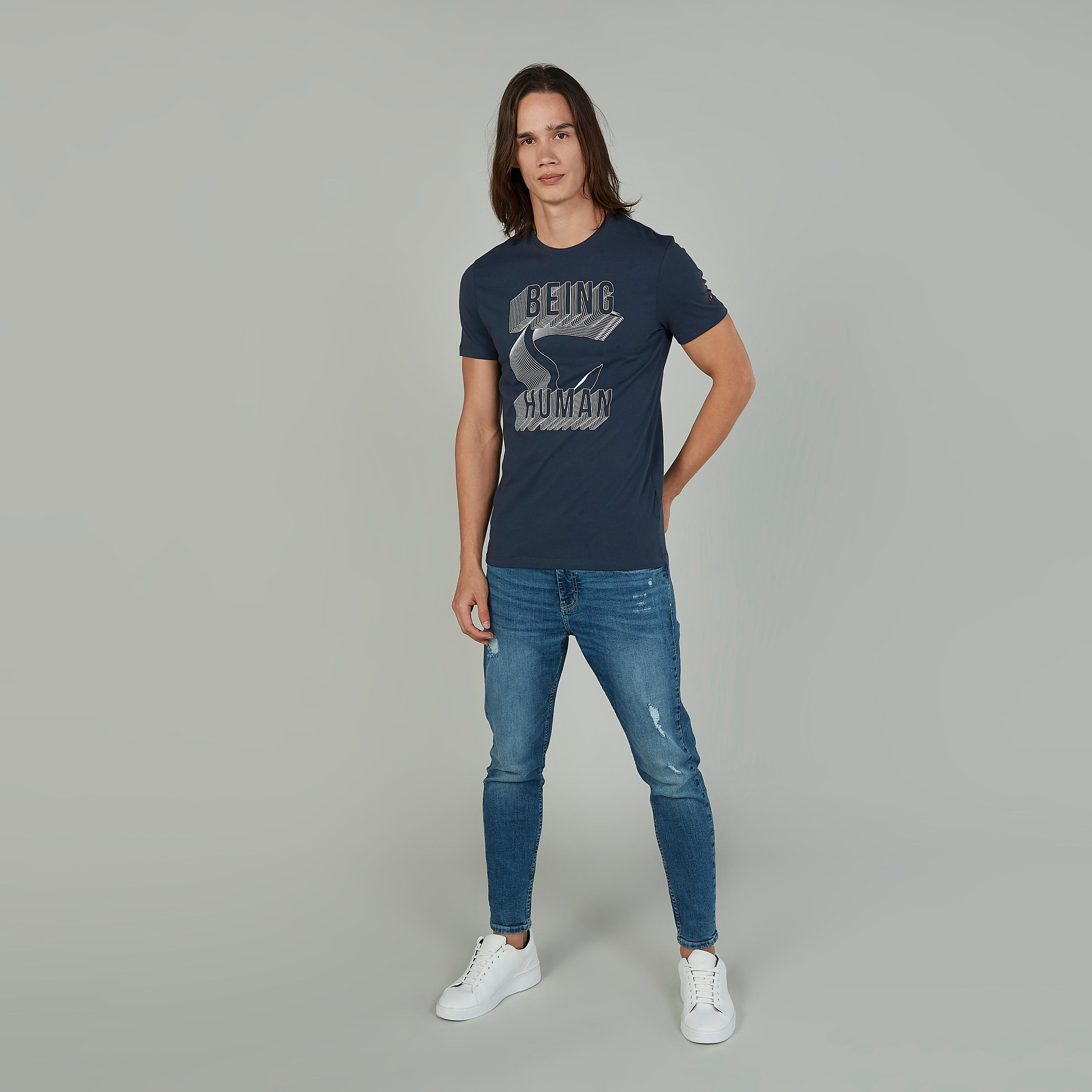 تيشيرت بياقة مستديرة وأكمام قصيرة وطبعات بيينج هيومان-men-clothing-tshirtsandpolos-tshirts-image-2