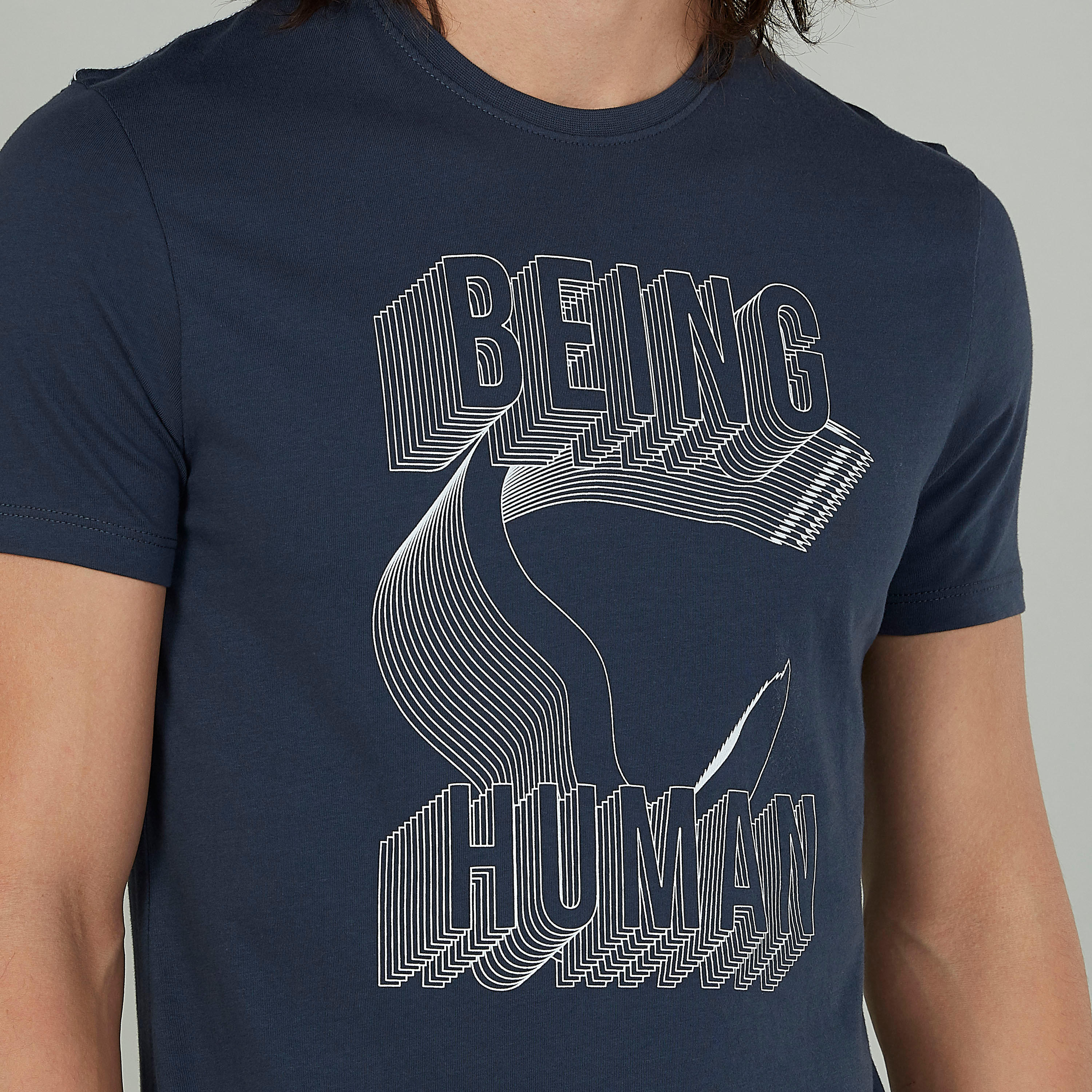 تيشيرت بياقة مستديرة وأكمام قصيرة وطبعات بيينج هيومان-men-clothing-tshirtsandpolos-tshirts-image-3