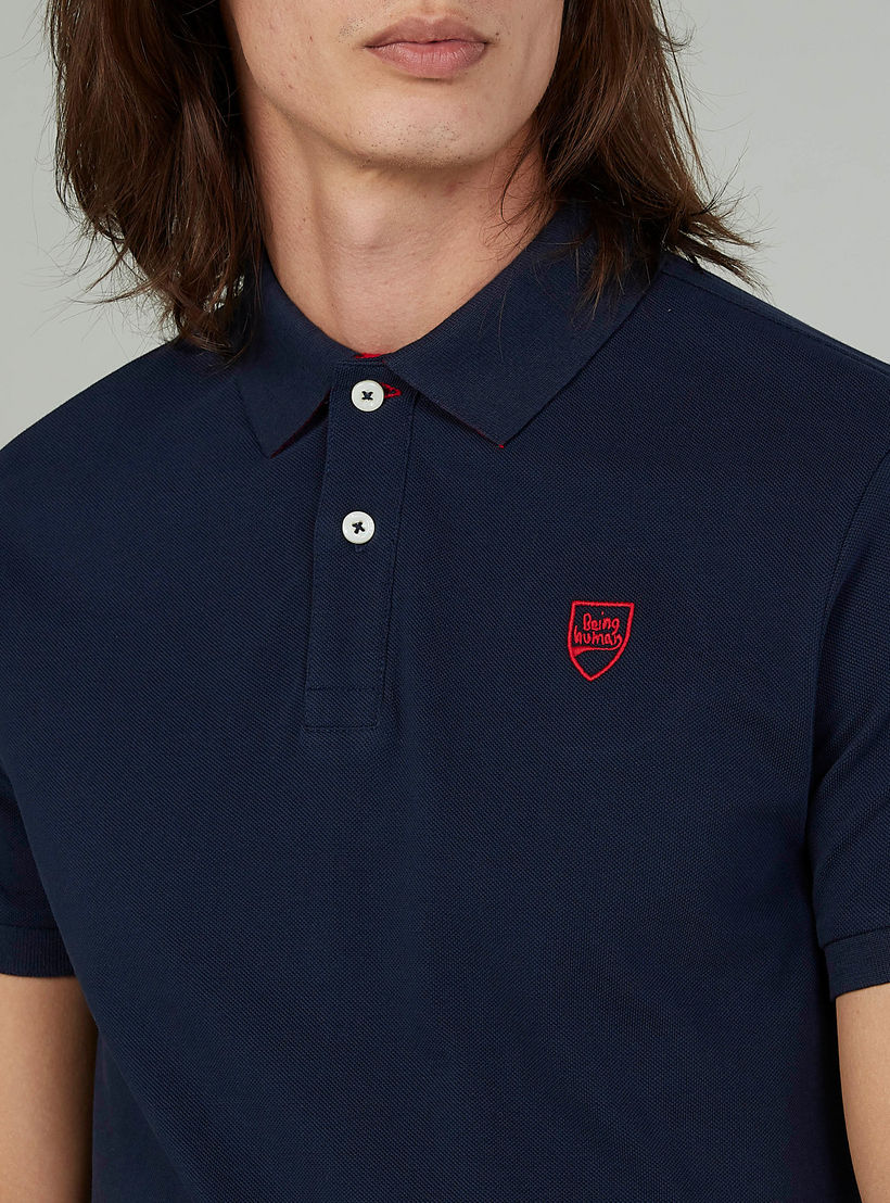 تيشيرت مطرّز بياقة بولو وأكمام قصيرة من بيينج هيومان-men-clothing-tshirtsandpolos-polos-image-3