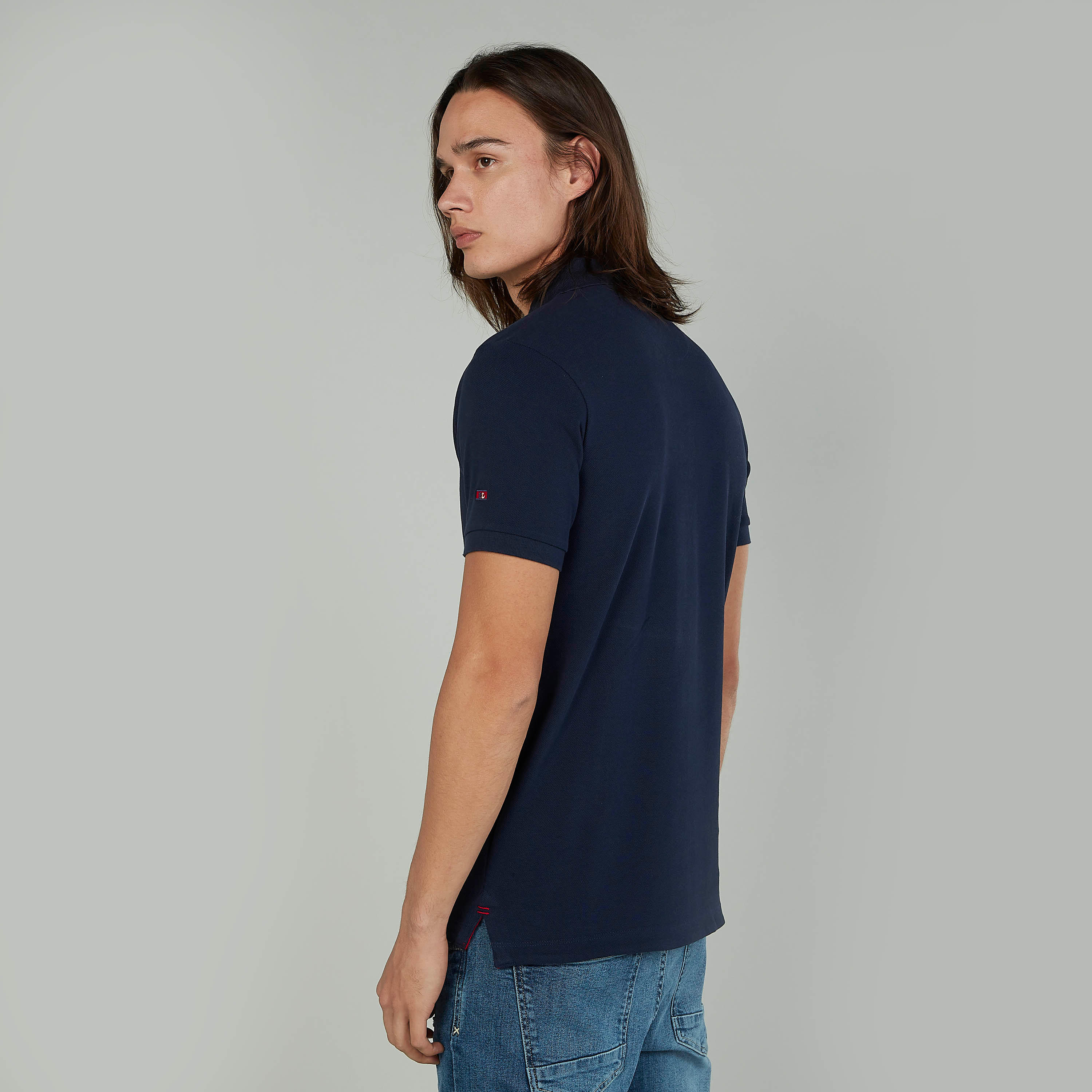 تيشيرت مطرّز بياقة بولو وأكمام قصيرة من بيينج هيومان-men-clothing-tshirtsandpolos-polos-image-4