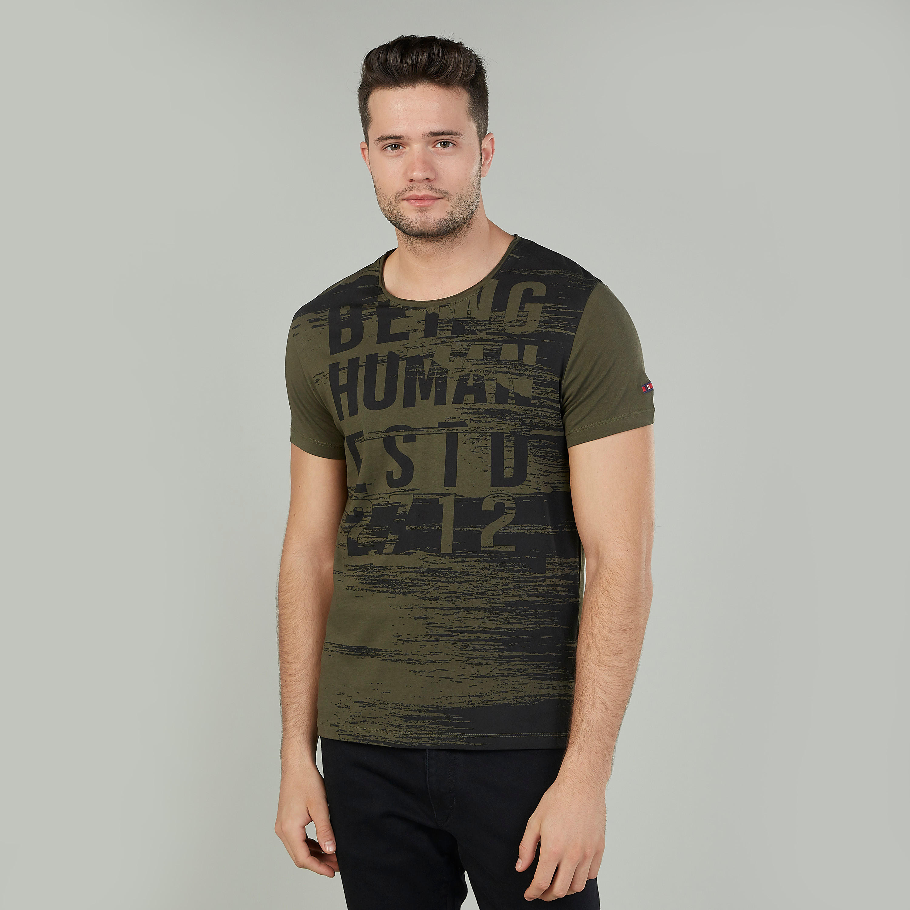 تيشيرت بياقة مستديرة وأكمام قصيرة وطبعات بيينج هيومان-men-clothing-tshirtsandpolos-tshirts-image-1
