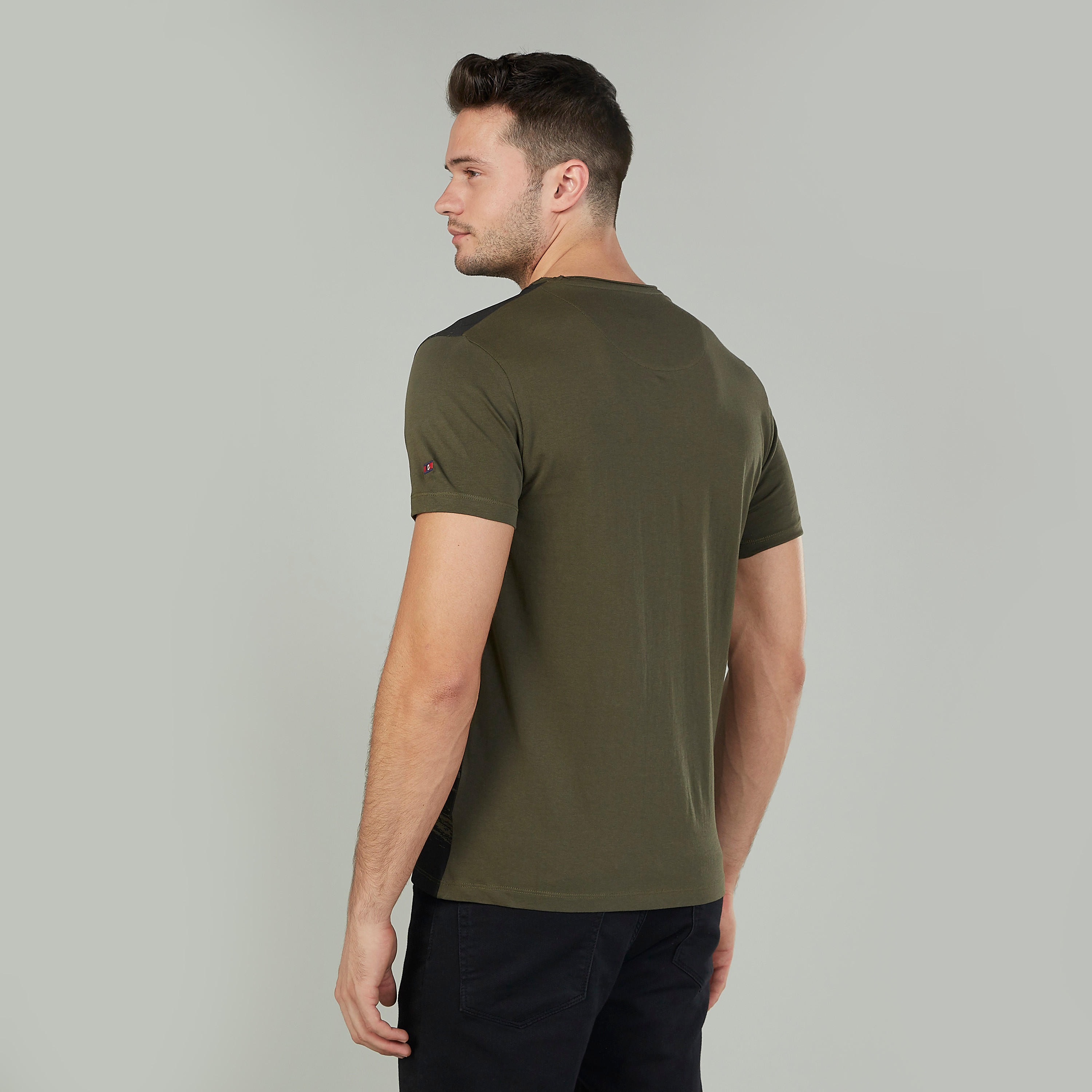 تيشيرت بياقة مستديرة وأكمام قصيرة وطبعات بيينج هيومان-men-clothing-tshirtsandpolos-tshirts-image-4