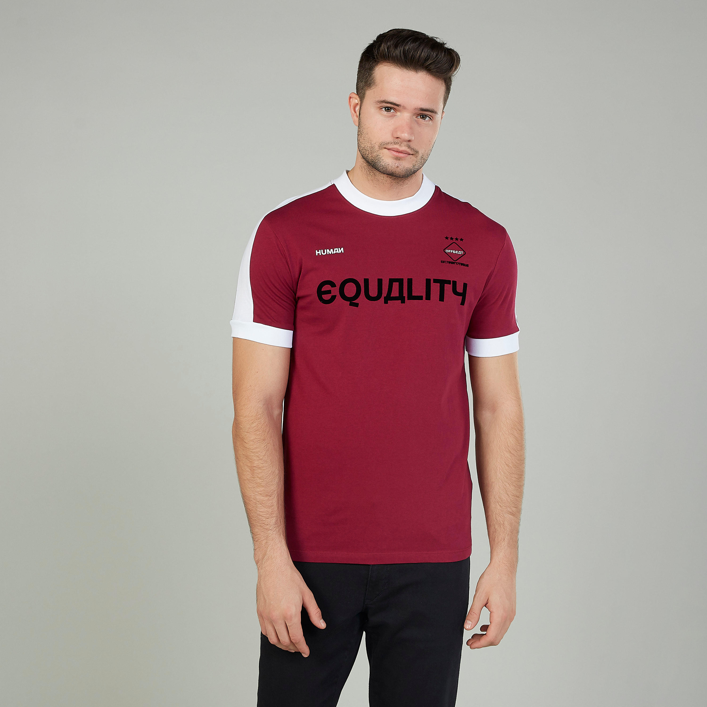 تيشيرت بياقة ضيّقة وأكمام قصيرة وطبعات بيينج هيومان-men-clothing-tshirtsandpolos-tshirts-image-1