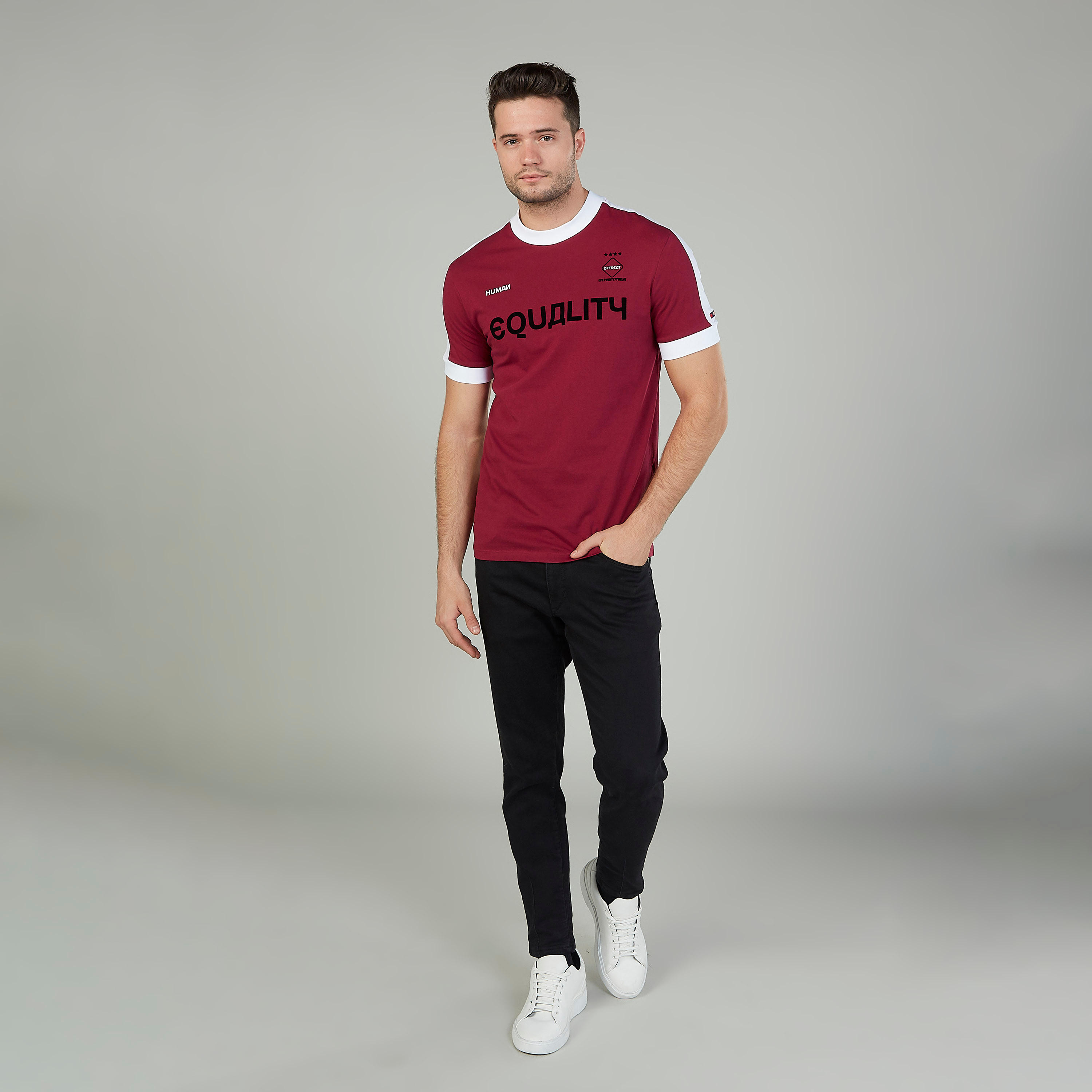 تيشيرت بياقة ضيّقة وأكمام قصيرة وطبعات بيينج هيومان-men-clothing-tshirtsandpolos-tshirts-image-2