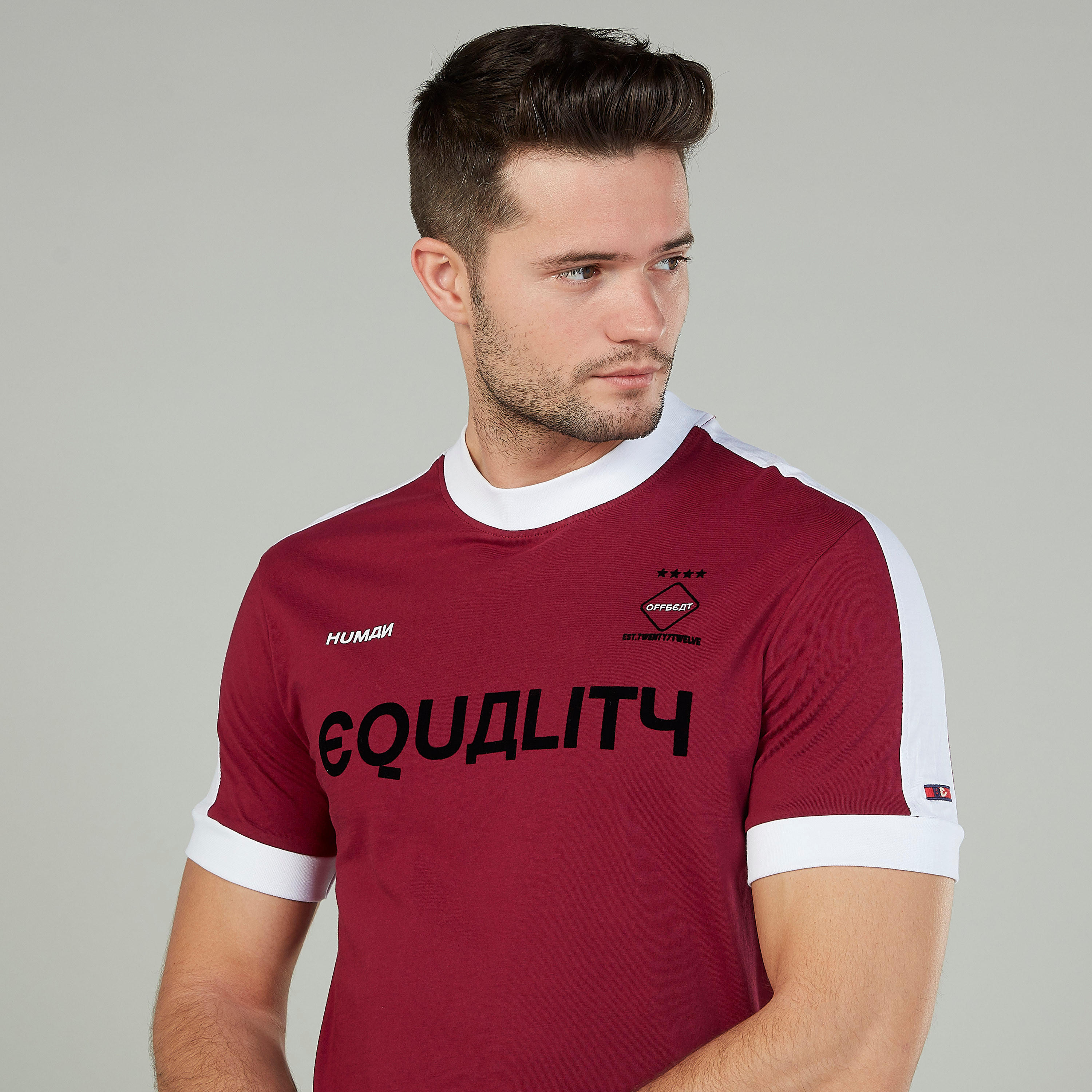 تيشيرت بياقة ضيّقة وأكمام قصيرة وطبعات بيينج هيومان-men-clothing-tshirtsandpolos-tshirts-image-3