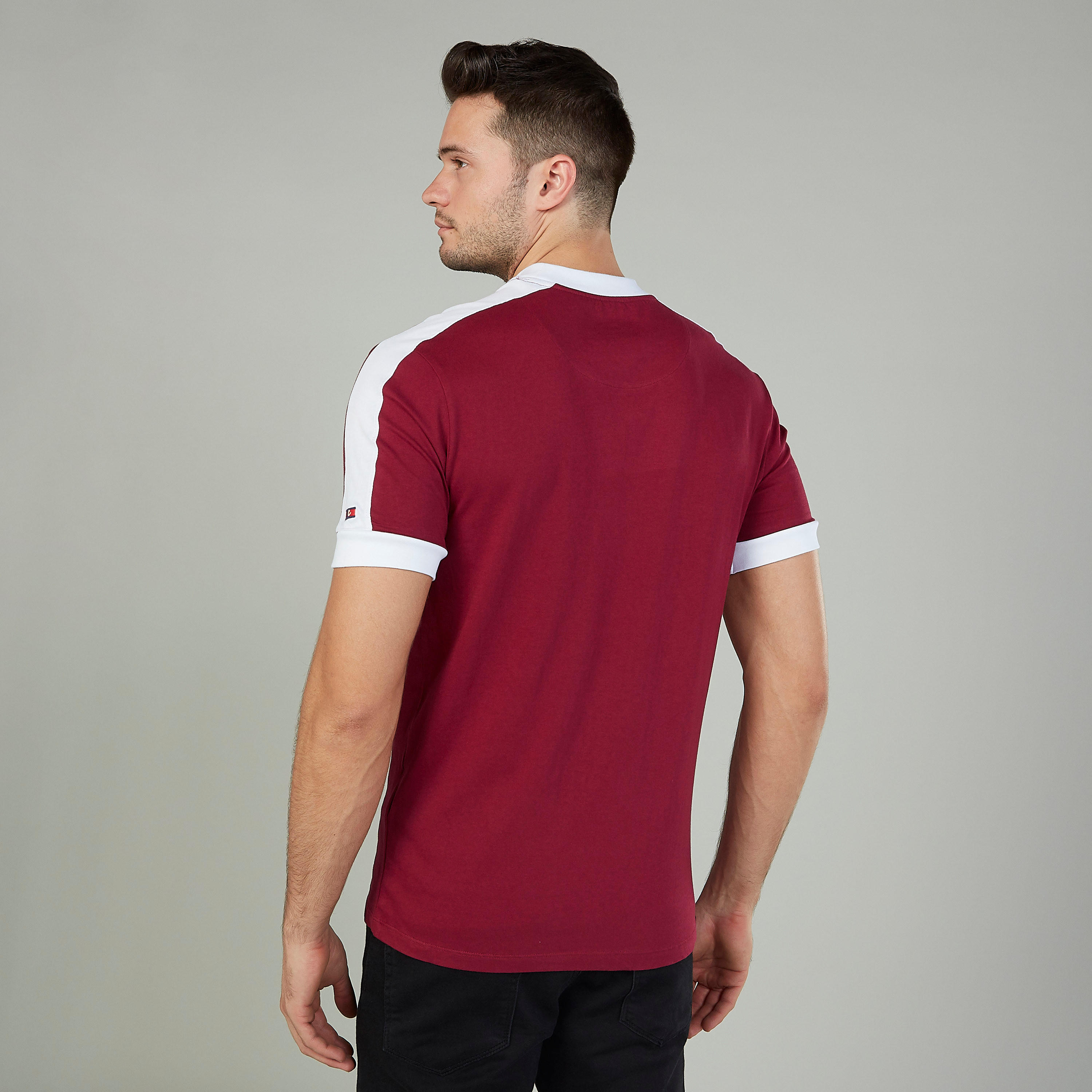 تيشيرت بياقة ضيّقة وأكمام قصيرة وطبعات بيينج هيومان-men-clothing-tshirtsandpolos-tshirts-image-4
