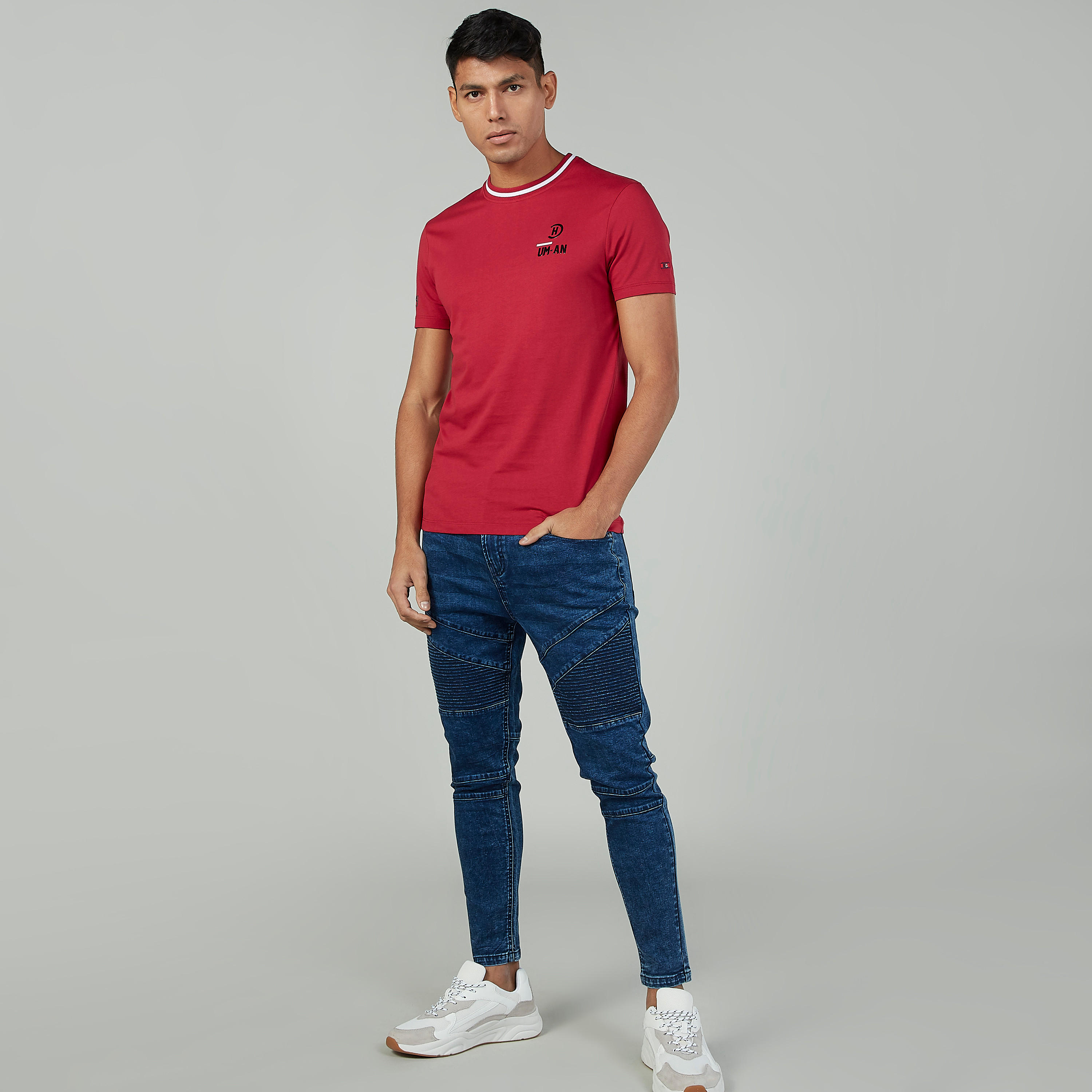 تيشيرت بياقة مستديرة وأكمام قصيرة وطبعات بيينج هيومان-men-clothing-tshirtsandpolos-tshirts-image-2