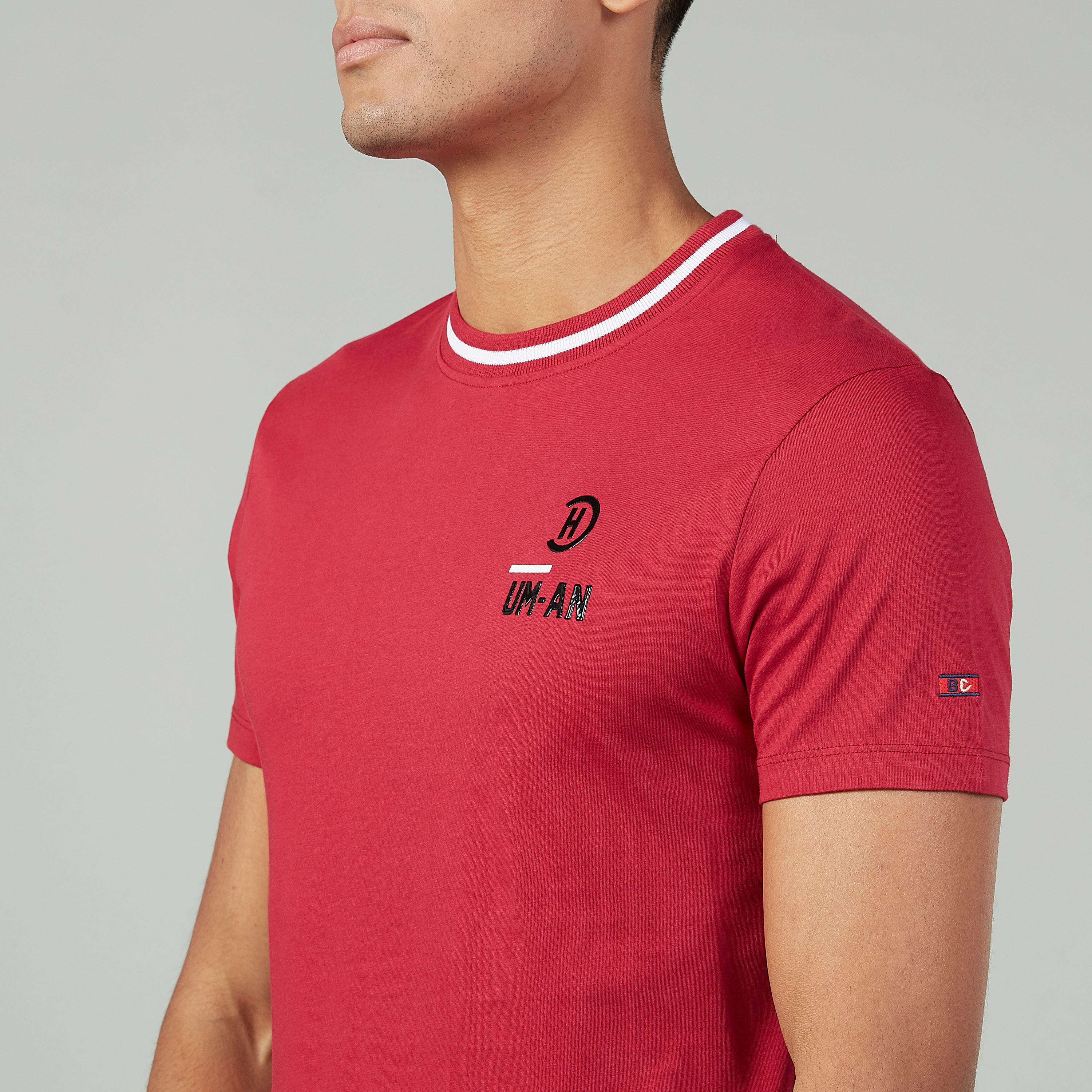 تيشيرت بياقة مستديرة وأكمام قصيرة وطبعات بيينج هيومان-men-clothing-tshirtsandpolos-tshirts-image-3