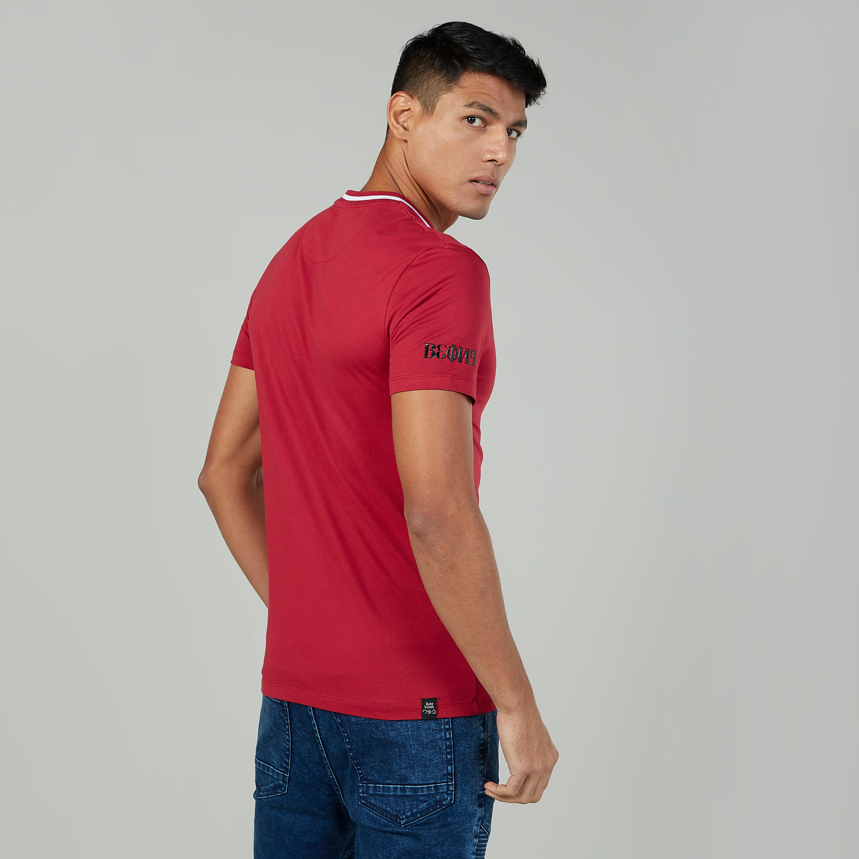 تيشيرت بياقة مستديرة وأكمام قصيرة وطبعات بيينج هيومان-men-clothing-tshirtsandpolos-tshirts-image-4