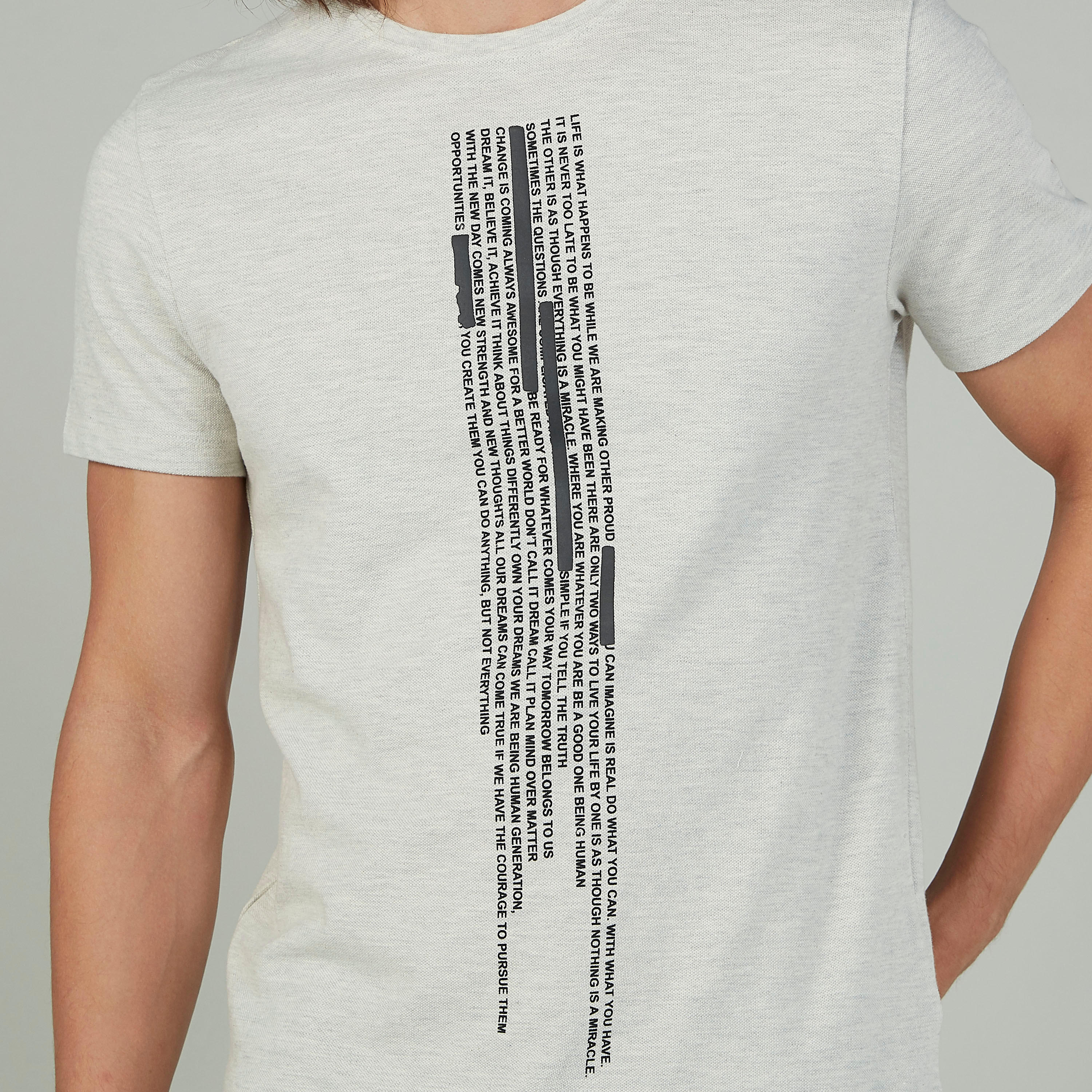 تيشيرت بياقة ضيّقة وأكمام قصيرة وطبعات بيينج هيومان-men-clothing-tshirtsandpolos-tshirts-image-3