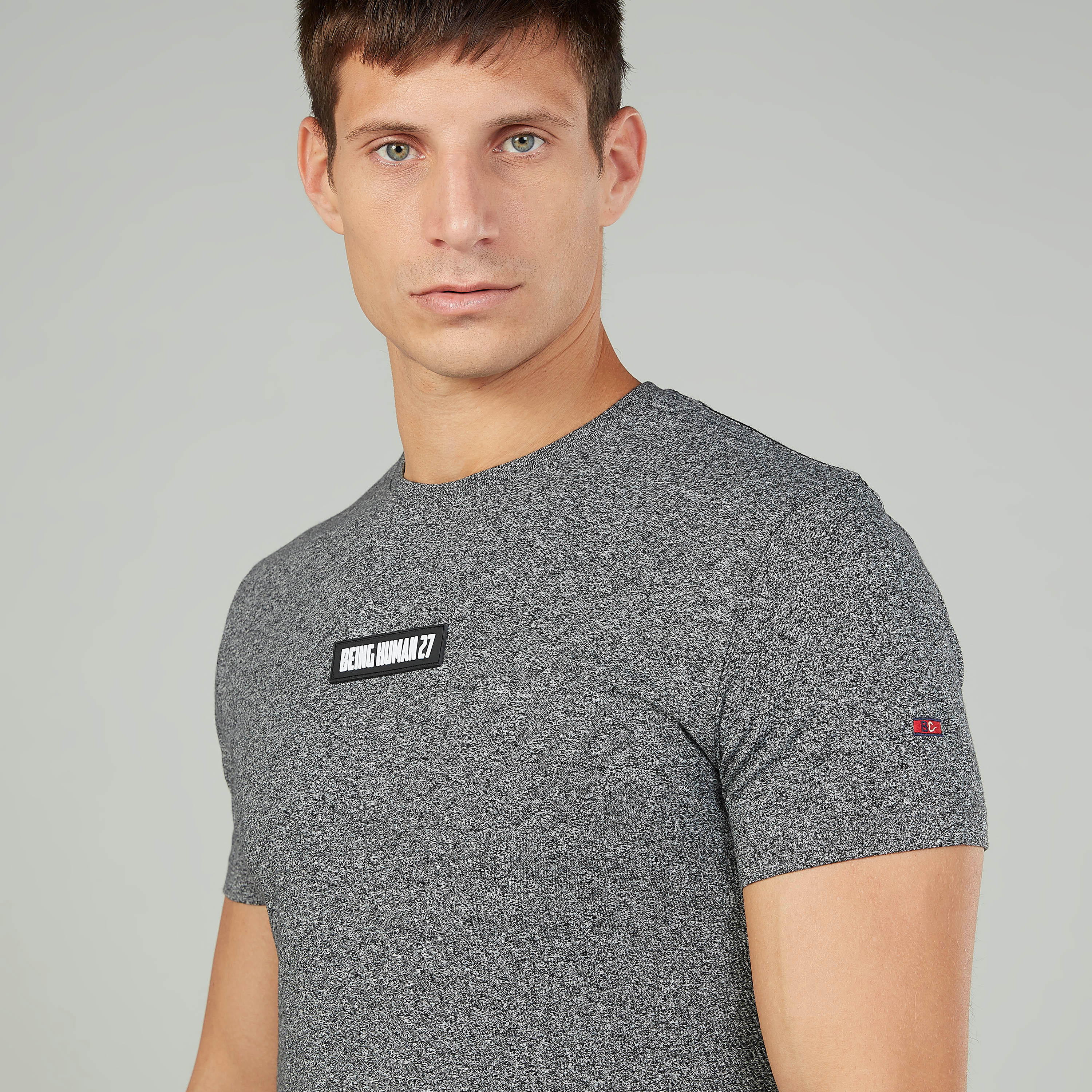 تيشيرت بياقة ضيّقة وأكمام قصيرة وطبعات بيينج هيومان-men-clothing-tshirtsandpolos-tshirts-image-3