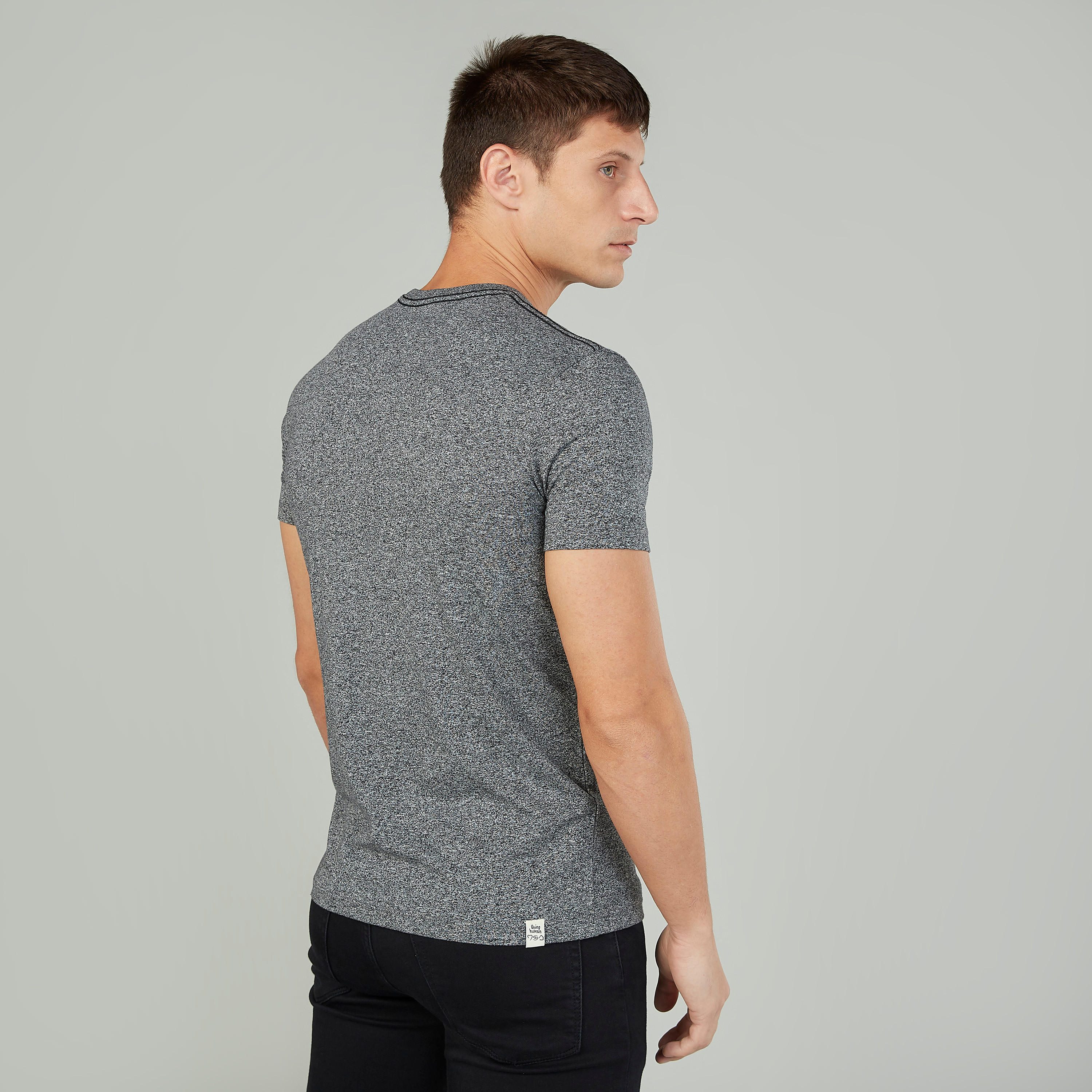 تيشيرت بياقة ضيّقة وأكمام قصيرة وطبعات بيينج هيومان-men-clothing-tshirtsandpolos-tshirts-image-4
