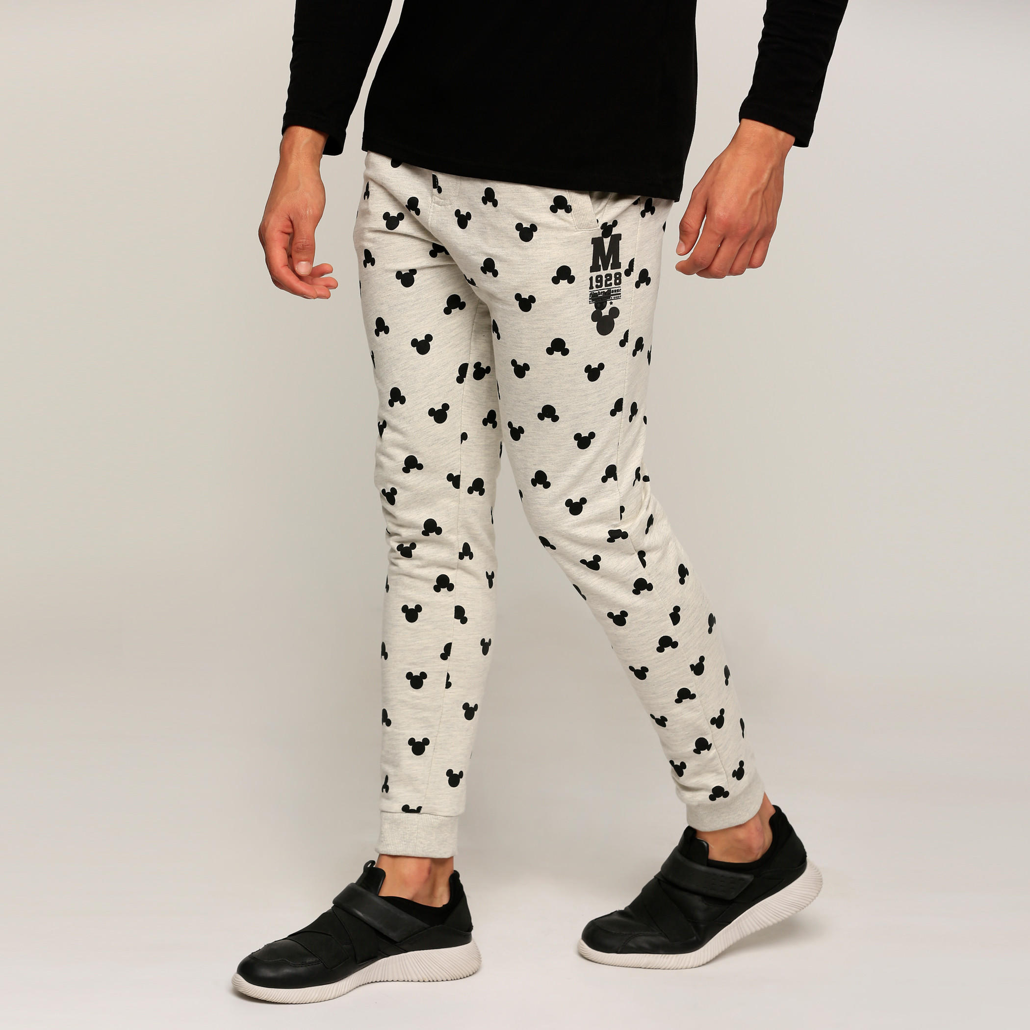 بنطال رياضي طويل بجيوب وطبعات ميكي ماوس-men-clothing-bottoms-joggers-image-3