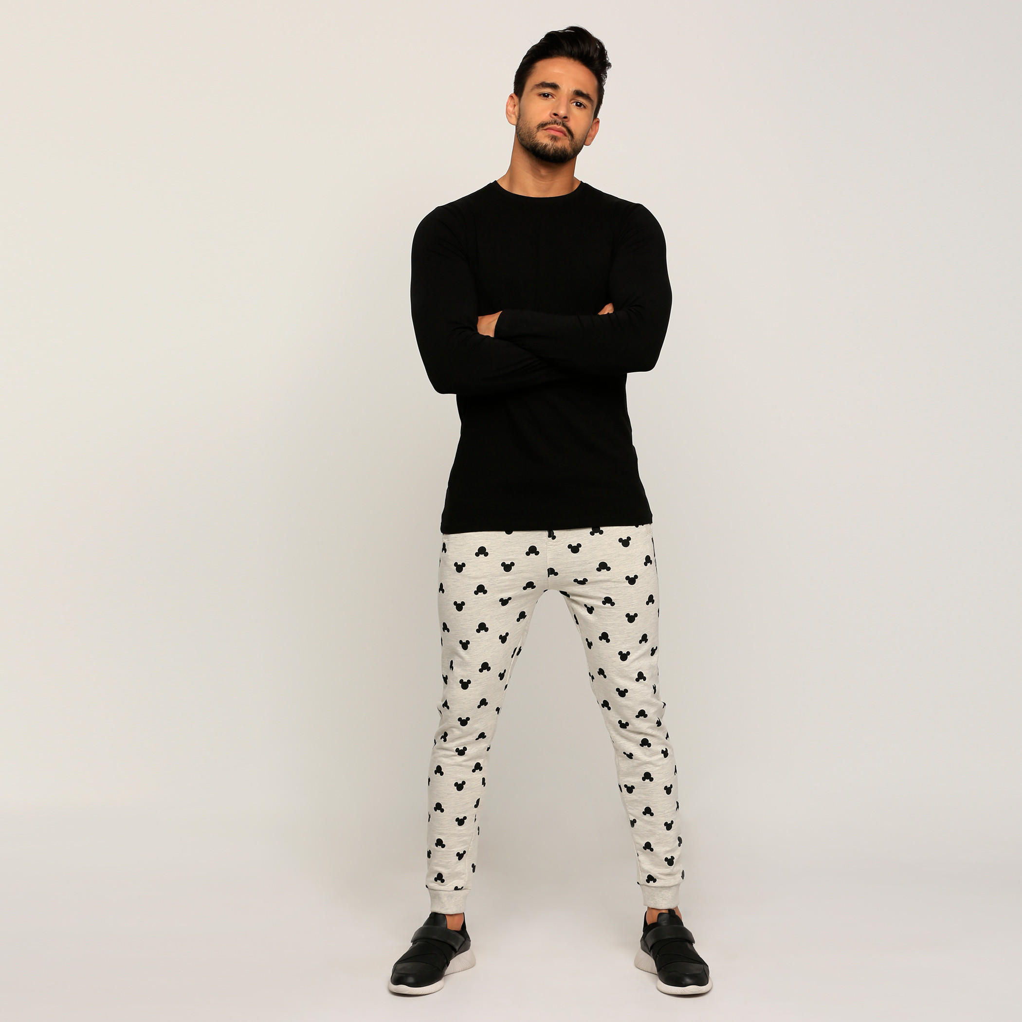 بنطال رياضي طويل بجيوب وطبعات ميكي ماوس-men-clothing-bottoms-joggers-image-5
