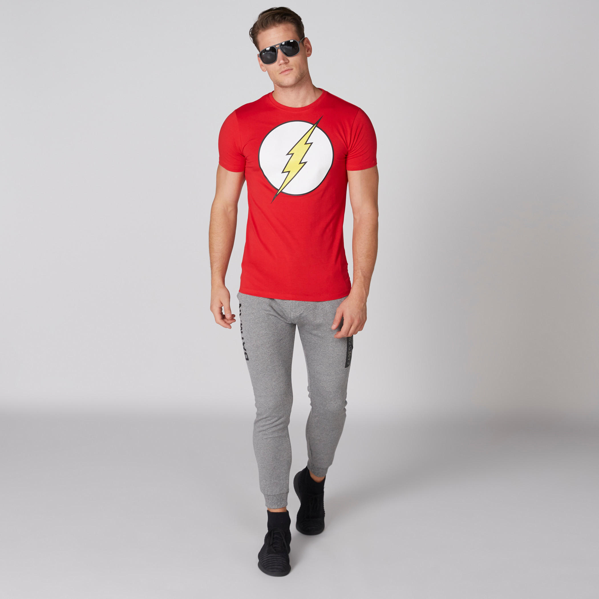 بنطال رياضي بطبعات باتمان وزر إغلاق وجيوب-men-clothing-bottoms-joggers-image-1