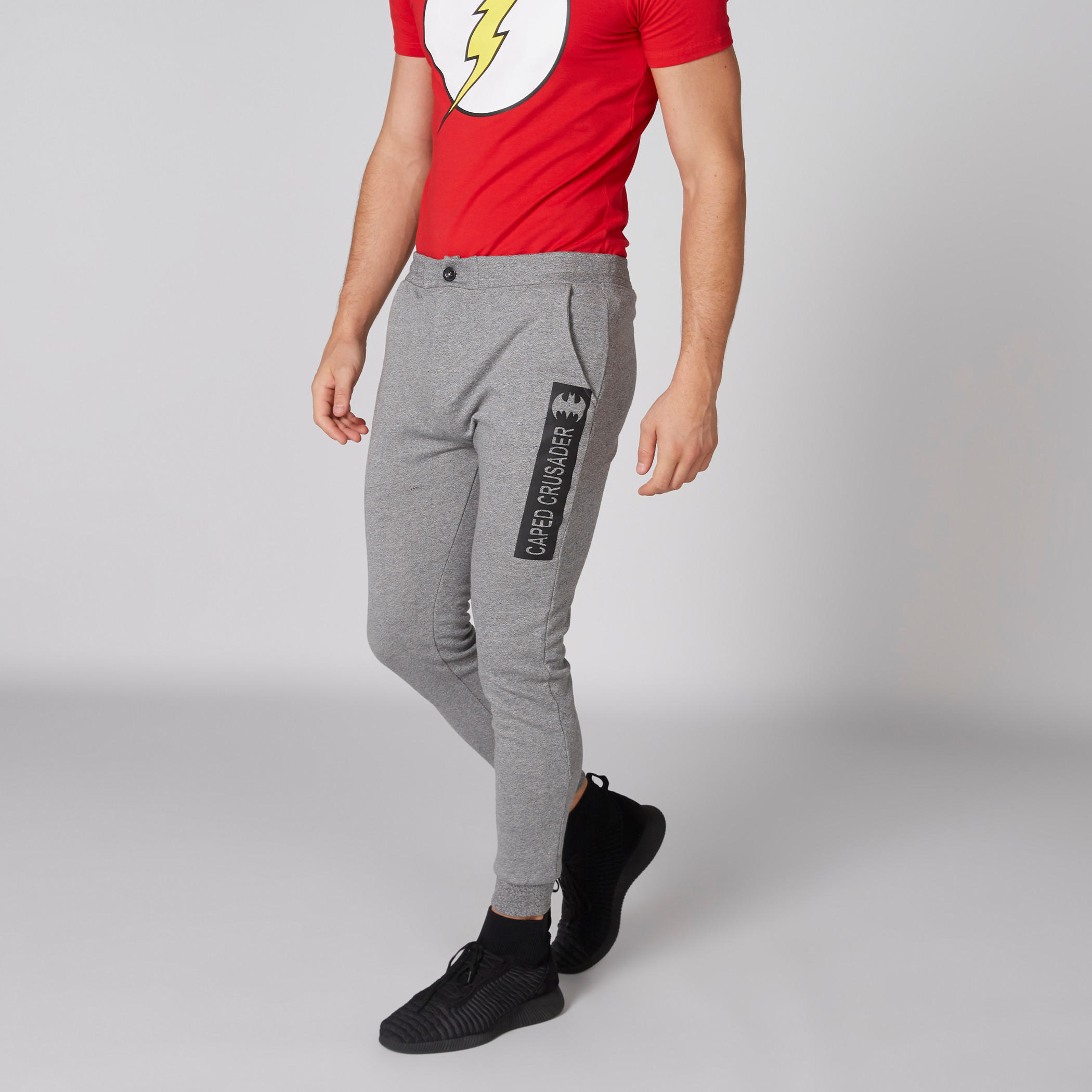 بنطال رياضي بطبعات باتمان وزر إغلاق وجيوب-men-clothing-bottoms-joggers-image-3