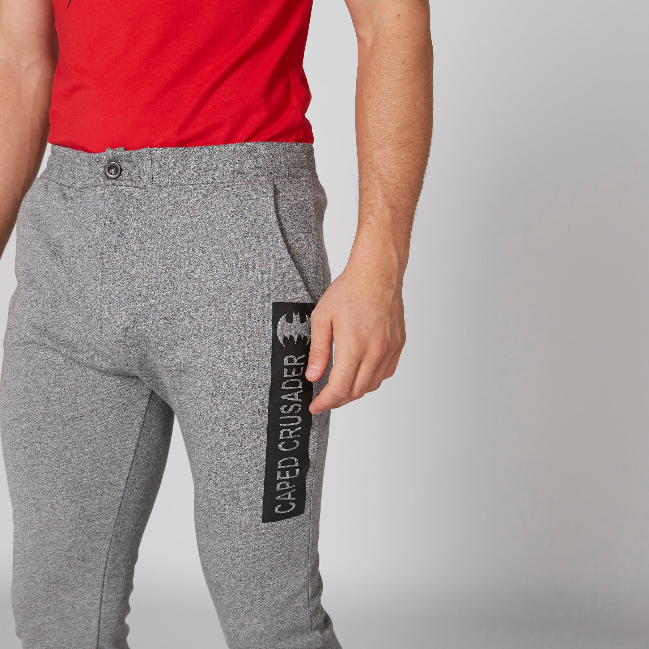 بنطال رياضي بطبعات باتمان وزر إغلاق وجيوب-men-clothing-bottoms-joggers-image-4