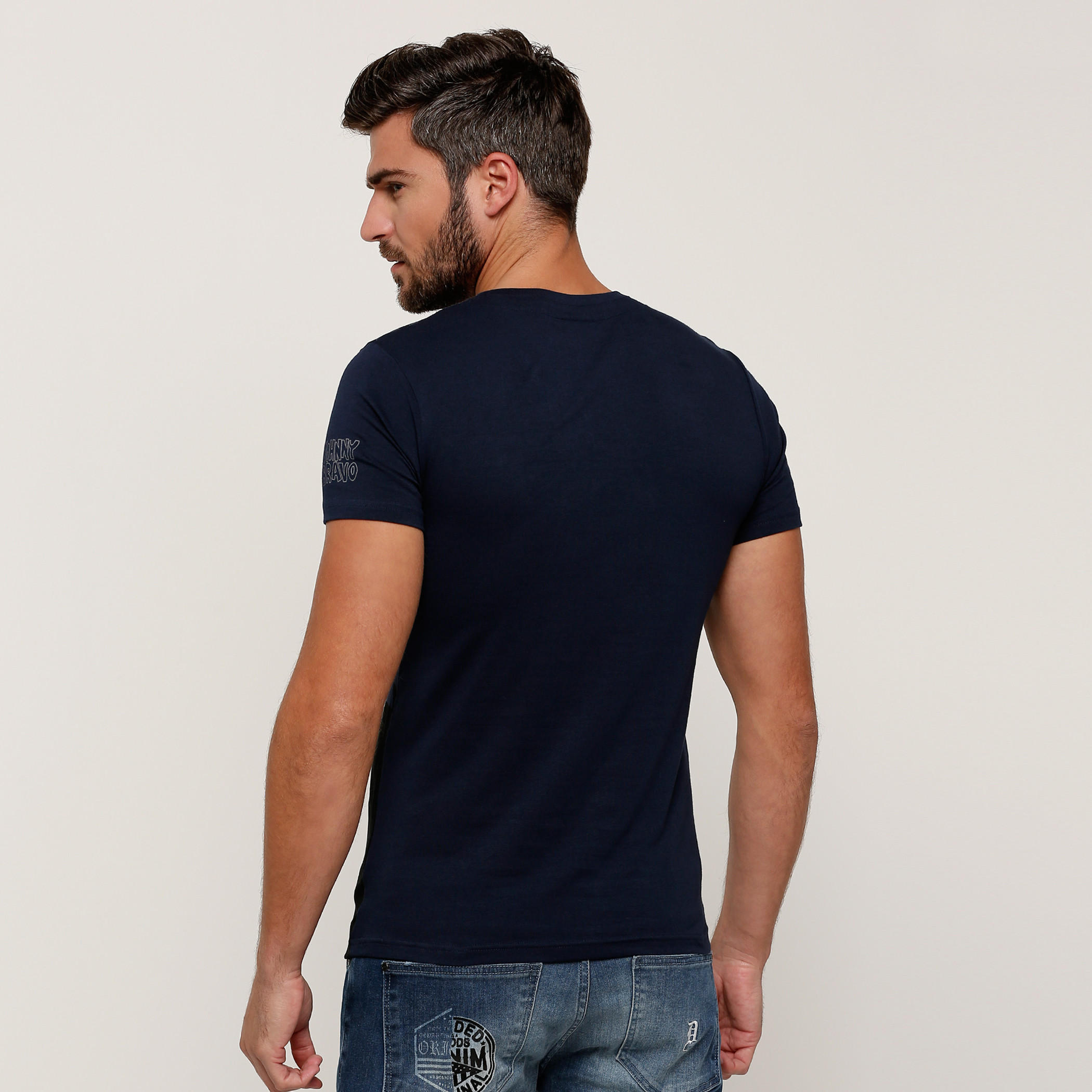 تيشيرت بياقة مستديرة وأكمام قصيرة وطبعات جوني برافو-men-clothing-tshirtsandpolos-tshirts-image-2