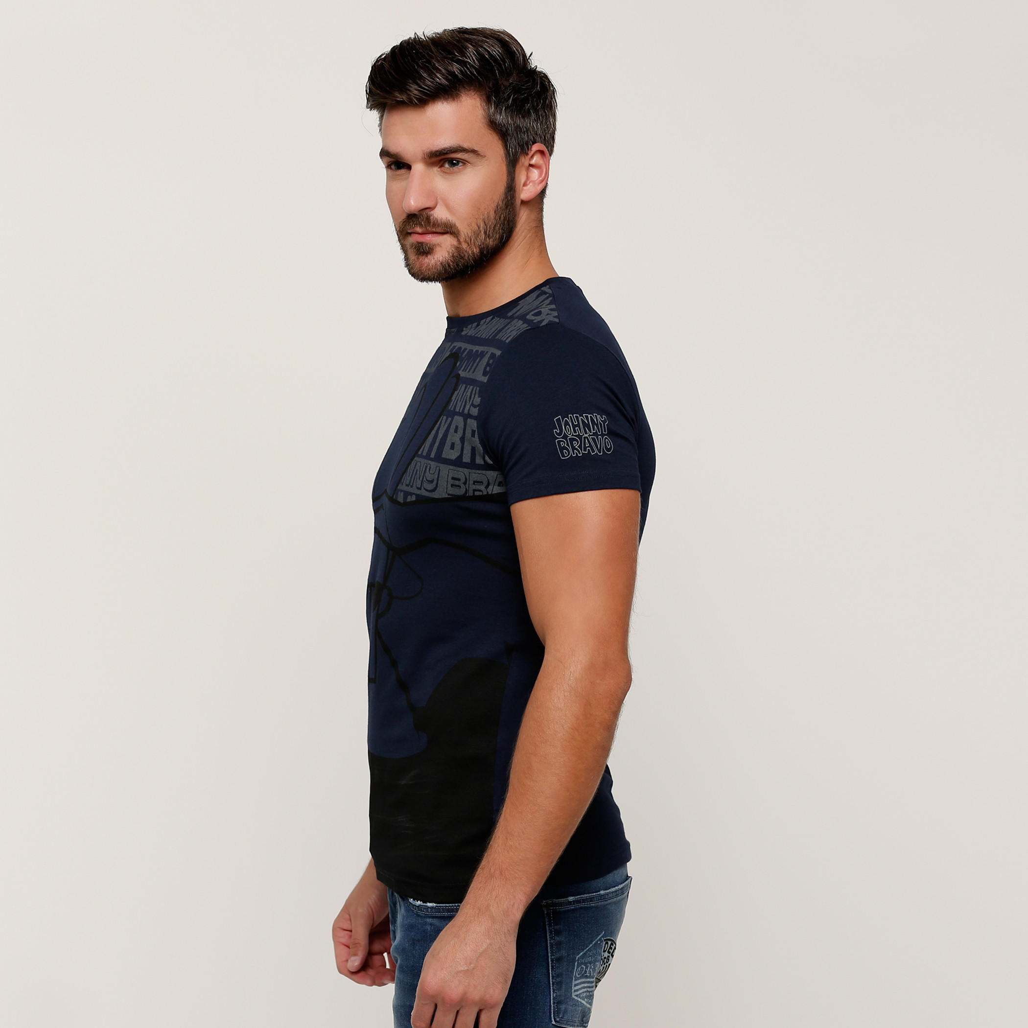 تيشيرت بياقة مستديرة وأكمام قصيرة وطبعات جوني برافو-men-clothing-tshirtsandpolos-tshirts-image-3
