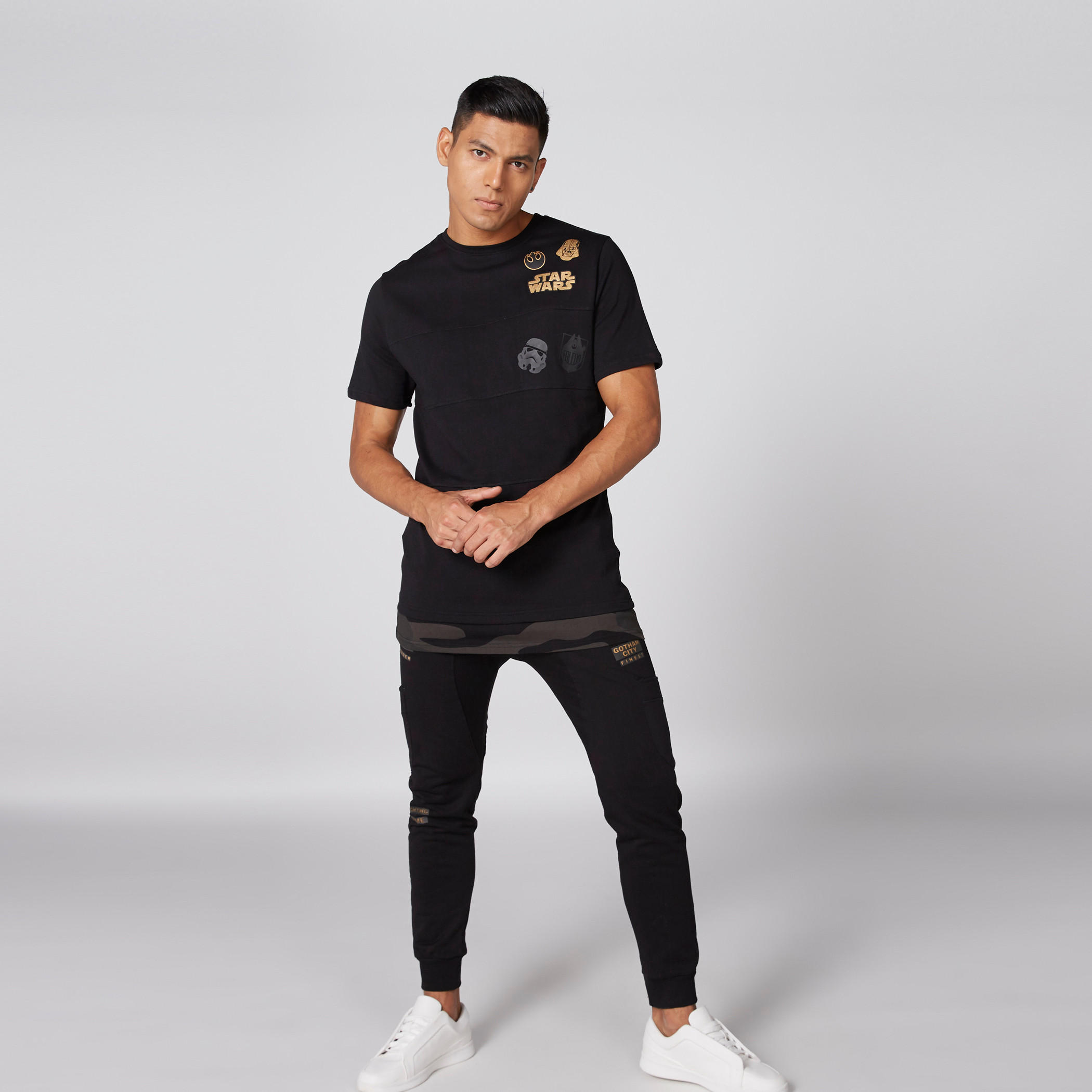 تيشيرت بياقة مستديرة وأكمام قصيرة وطبعات ستار وورز-men-clothing-tshirtsandpolos-tshirts-image-4