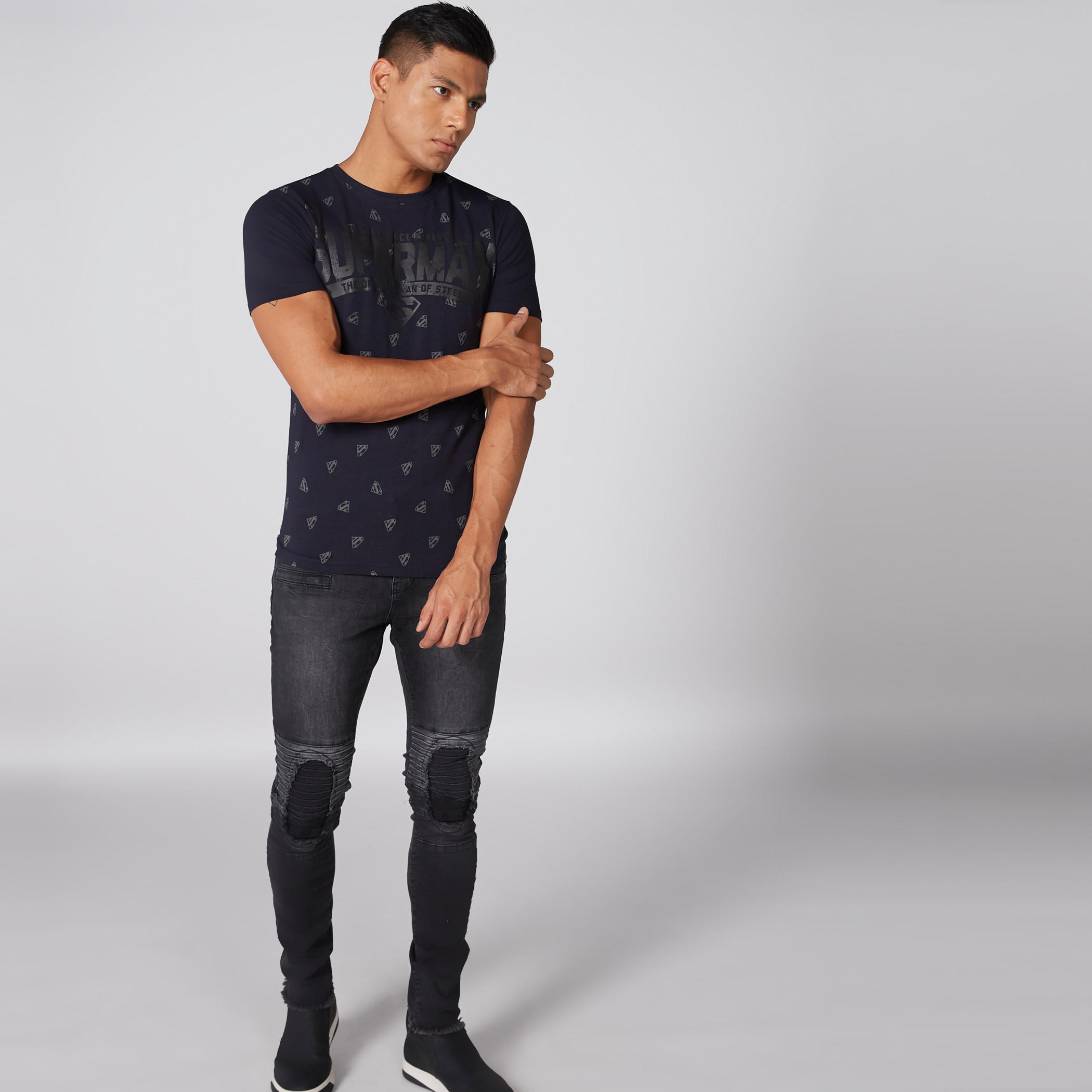 تيشيرت بياقة مستديرة وأكمام قصيرة وطبعات سوبرمان-men-clothing-tshirtsandpolos-tshirts-image-4