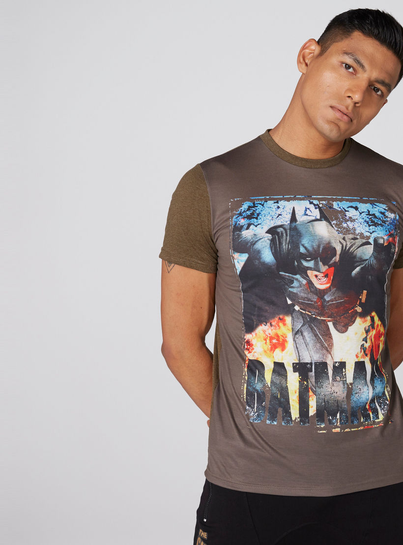 تيشيرت بياقة مستديرة وأكمام قصيرة وطبعات باتمان-men-clothing-tshirtsandpolos-tshirts-image-1